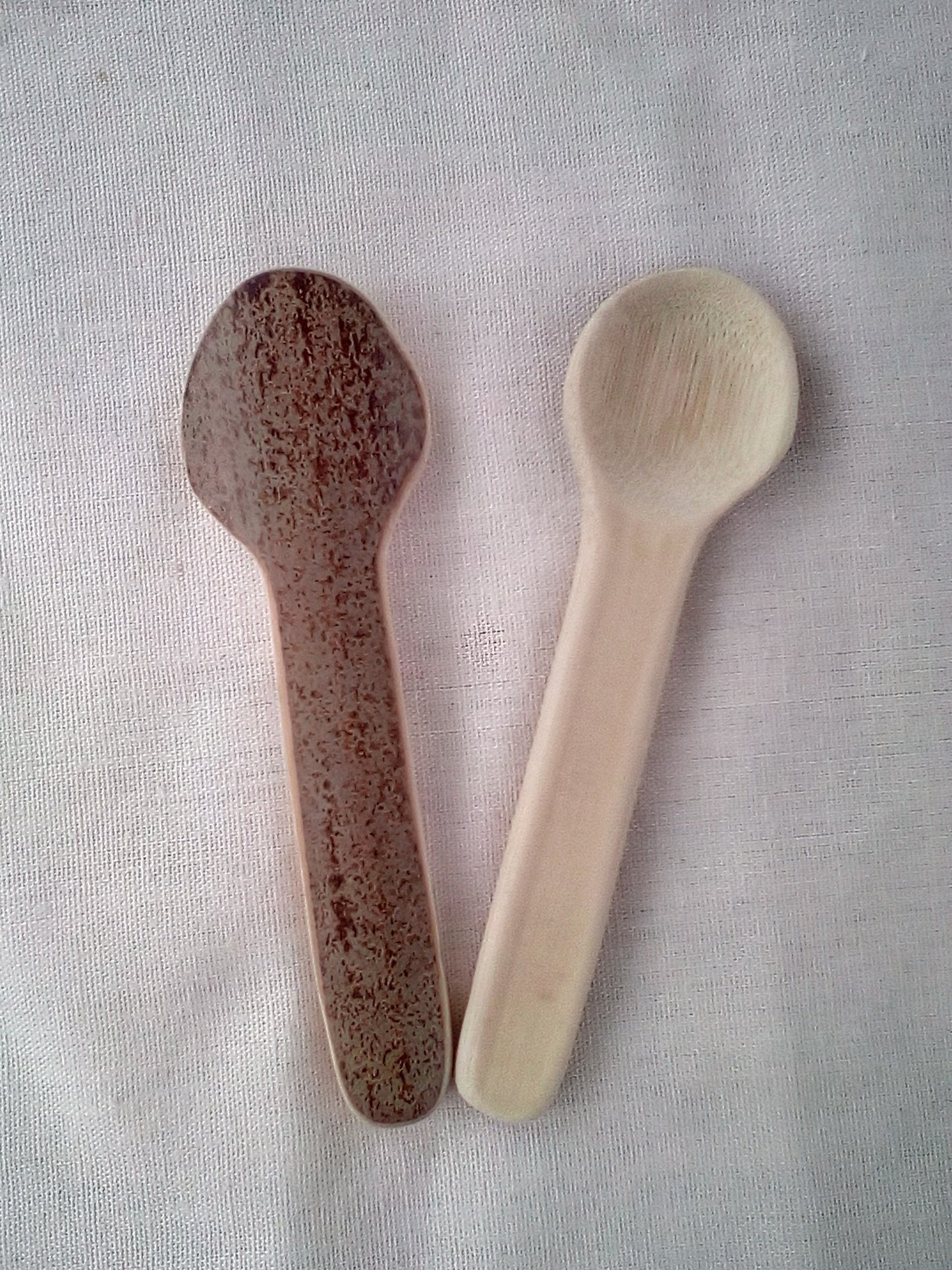 PETITES CUILLERES EN BAMBOU NOIR OU VERT ARTISANALES 10-11 cm