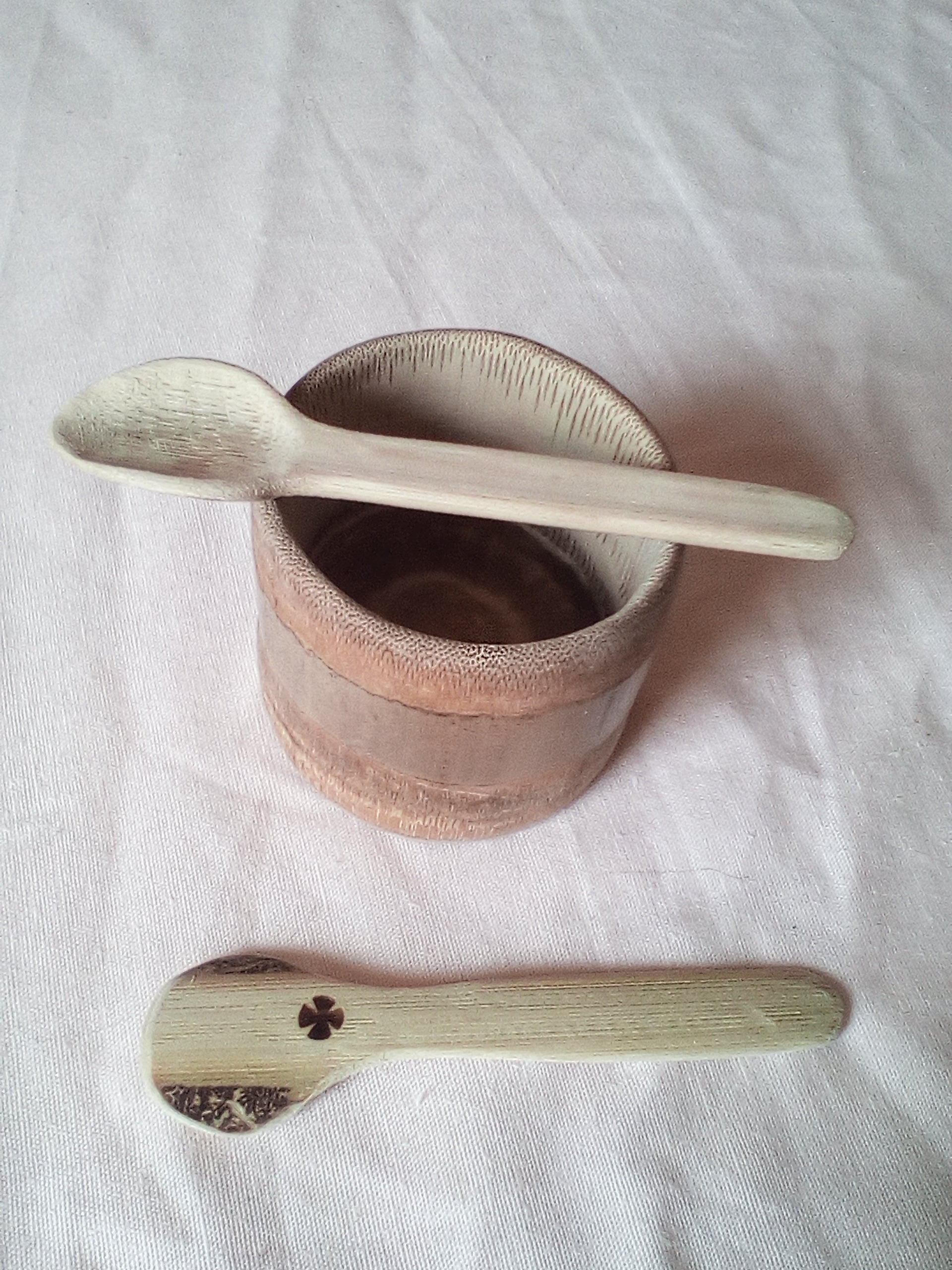 PETITES CUILLERES EN BAMBOU NOIR OU VERT ARTISANALES 10-11 cm