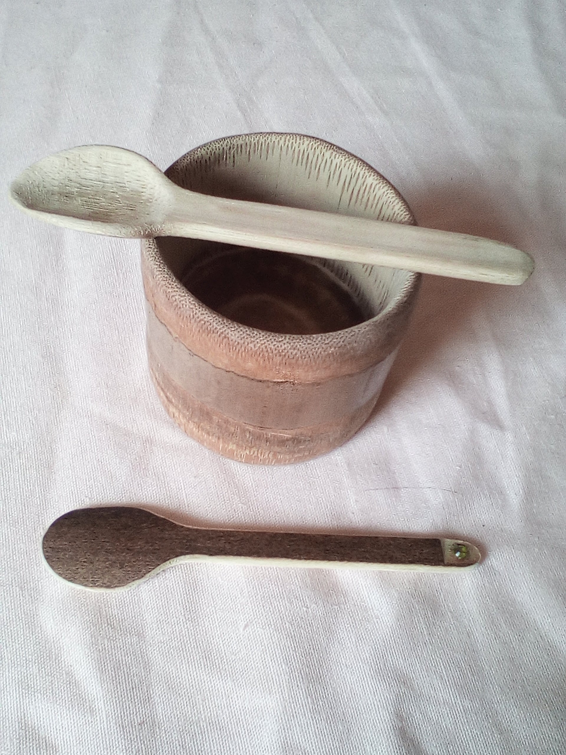 PETITES CUILLERES EN BAMBOU NOIR OU VERT ARTISANALES 10-11 cm