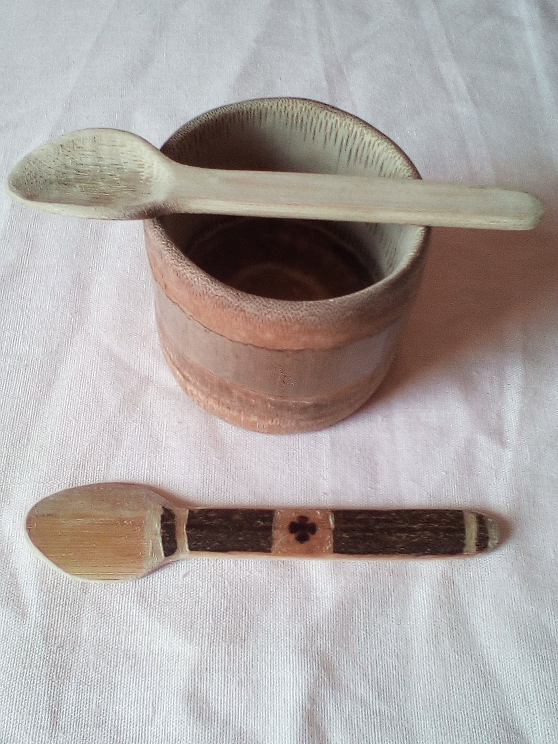 PETITES CUILLERES EN BAMBOU NOIR OU VERT ARTISANALES 10-11 cm