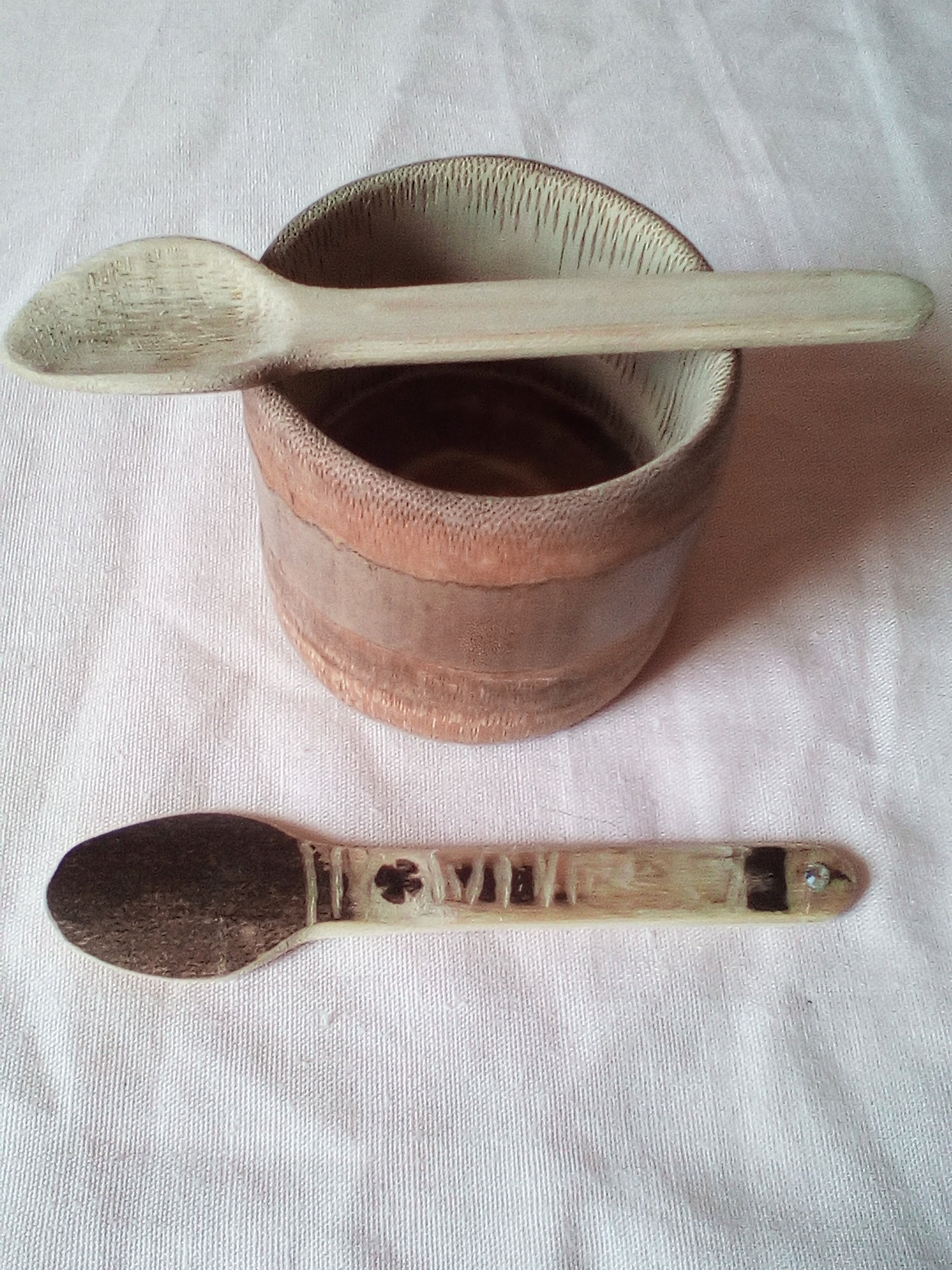 PETITES CUILLERES EN BAMBOU NOIR OU VERT ARTISANALES 10-11 cm