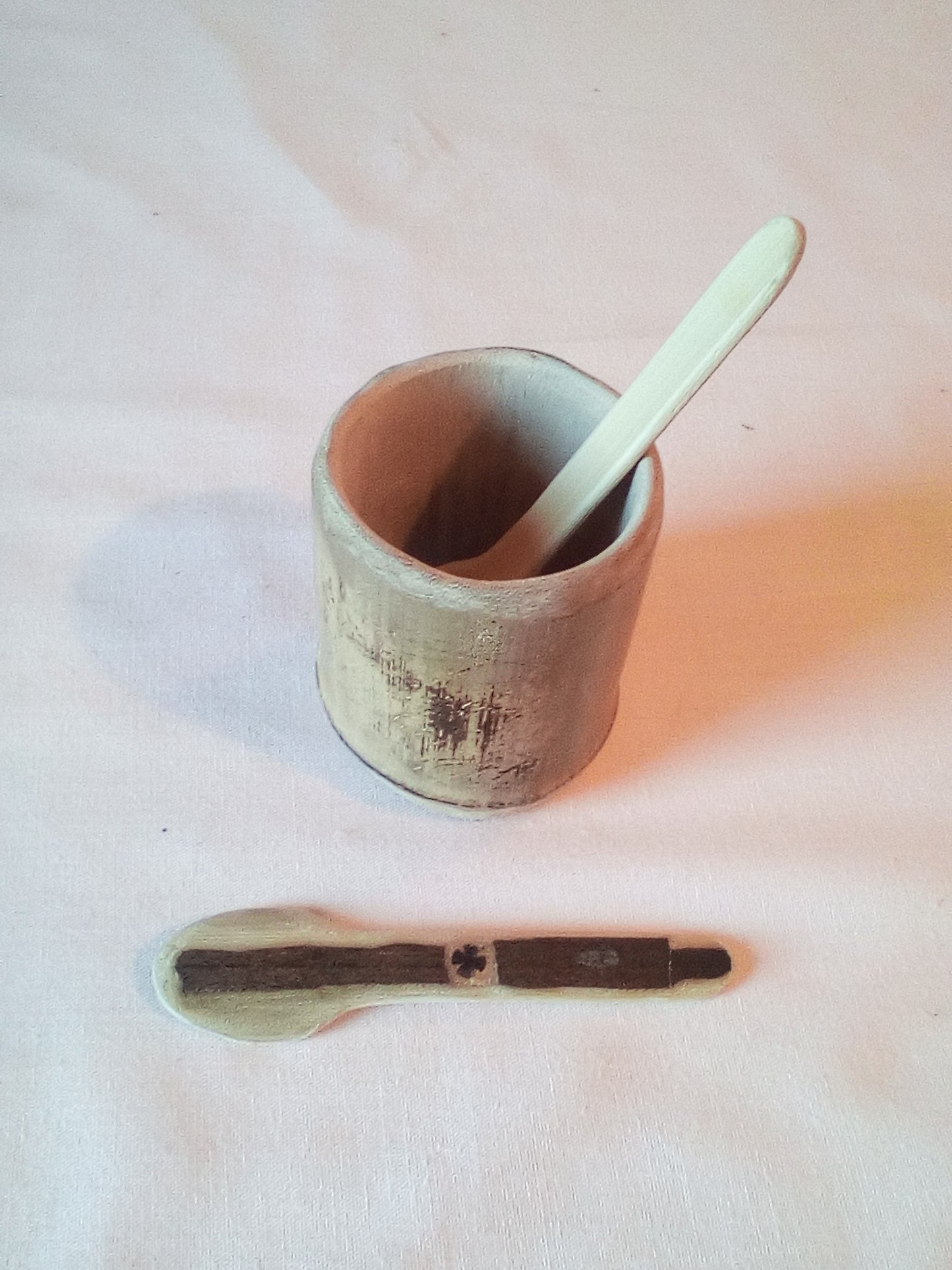 PETITES CUILLERES EN BAMBOU NOIR OU VERT ARTISANALES 10-11 cm