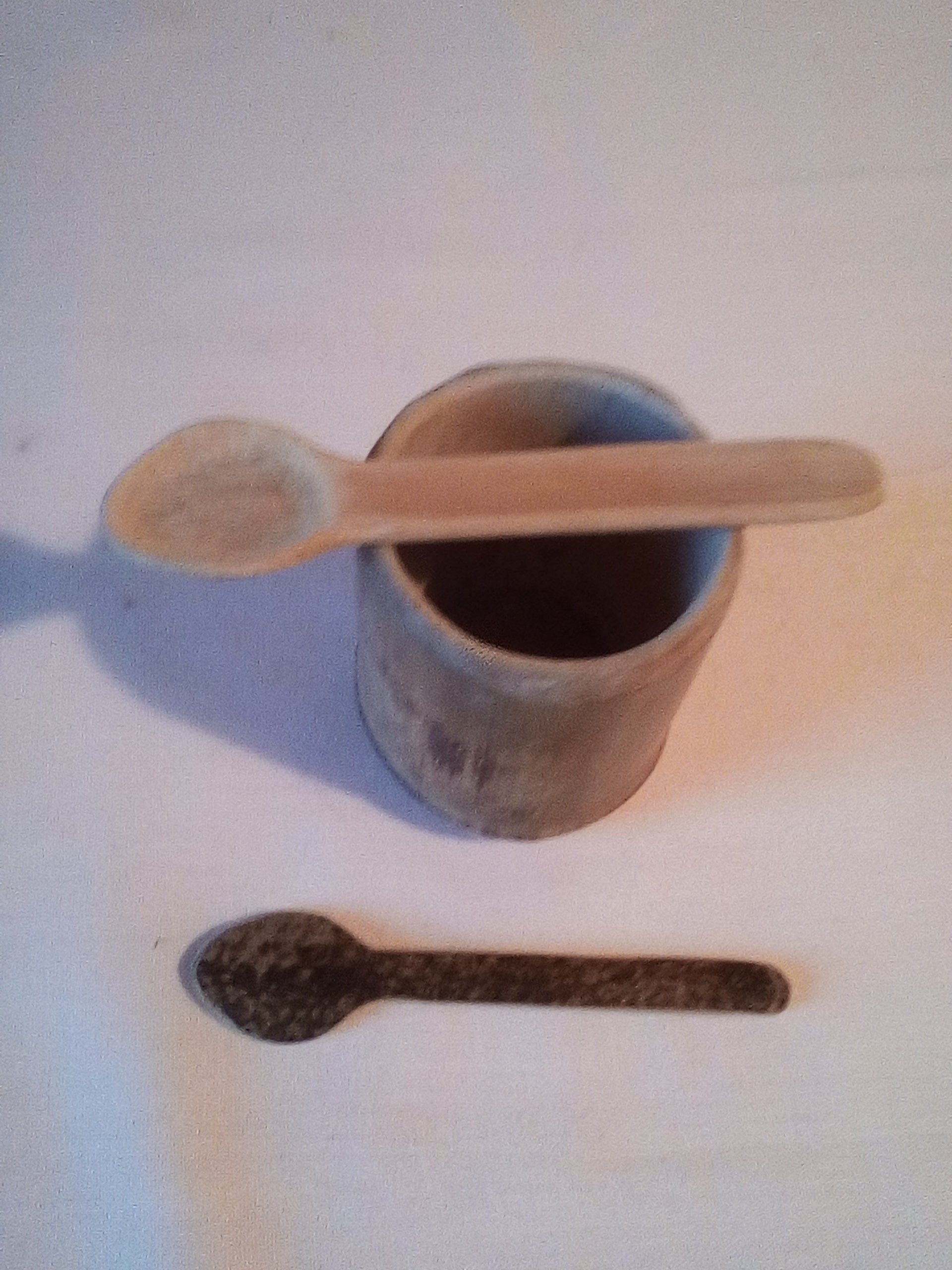 PETITES CUILLERES EN BAMBOU NOIR OU VERT ARTISANALES 10-11 cm