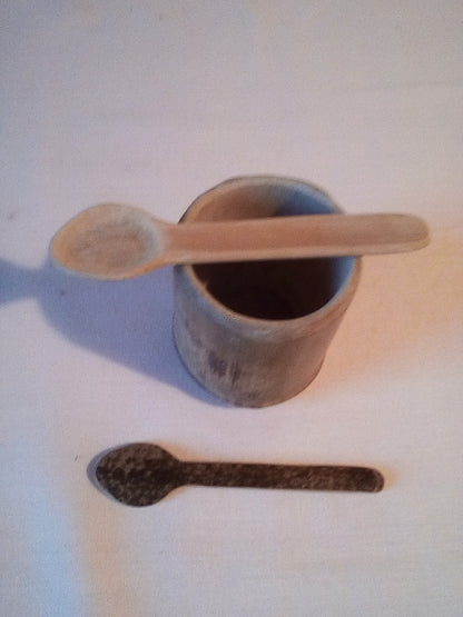 PETITES CUILLERES EN BAMBOU NOIR OU VERT ARTISANALES 10-11 cm