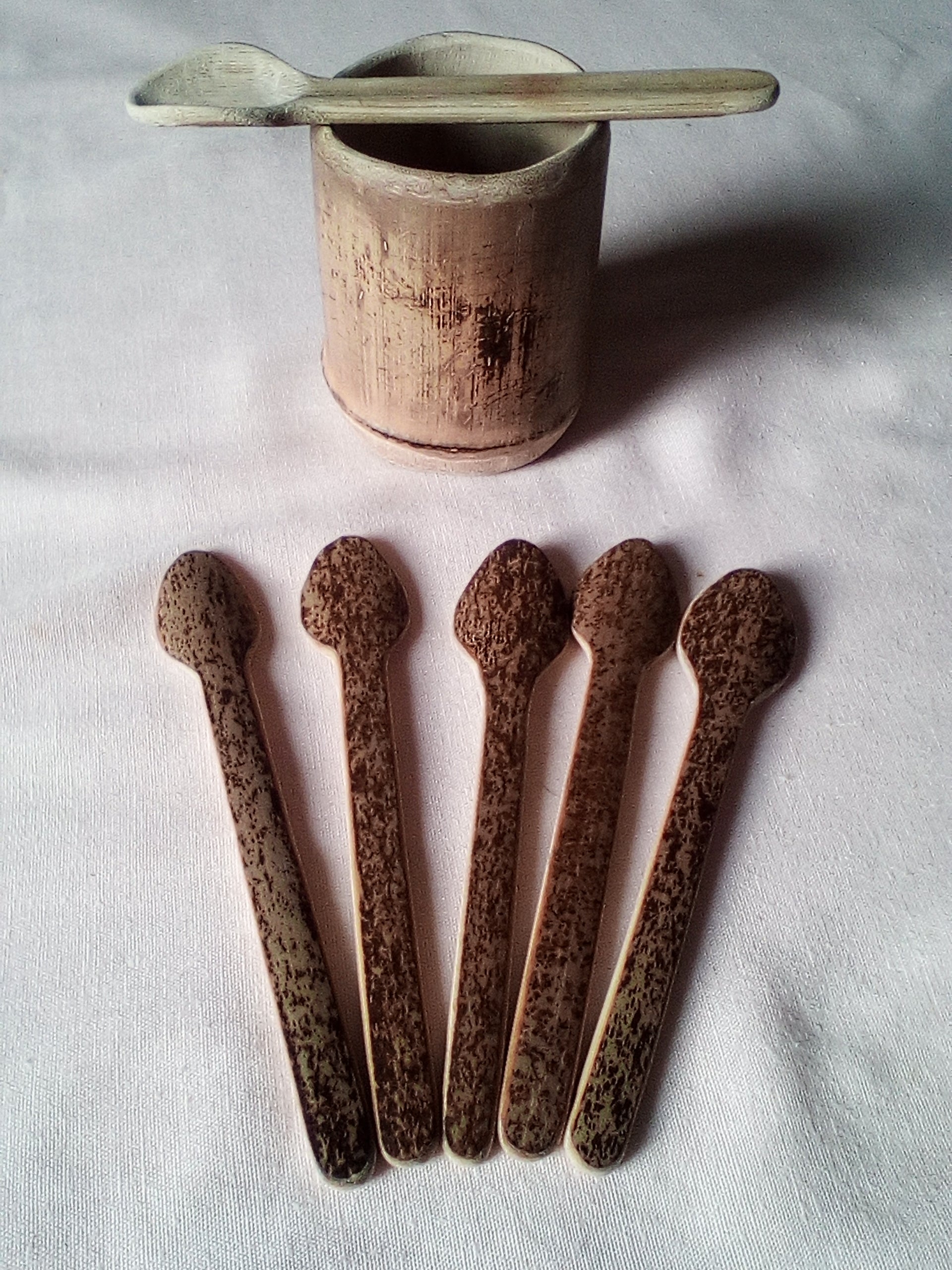 PETITE CUILLERE EN BAMBOU NOIR ARTISANALE 12-13 cm estampille en croix