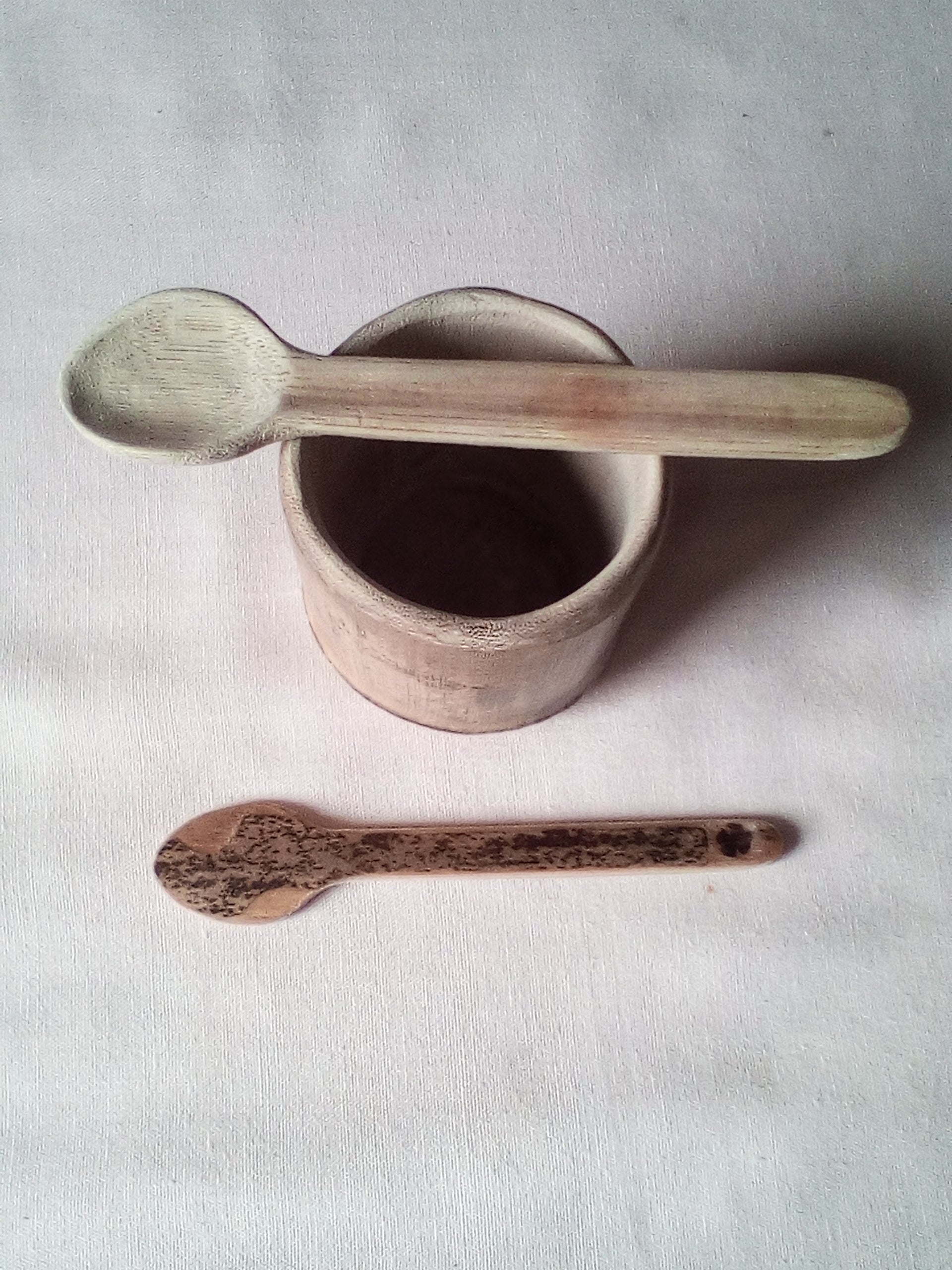 PETITE CUILLERE EN BAMBOU NOIR ARTISANALE 12-13 cm estampille en croix