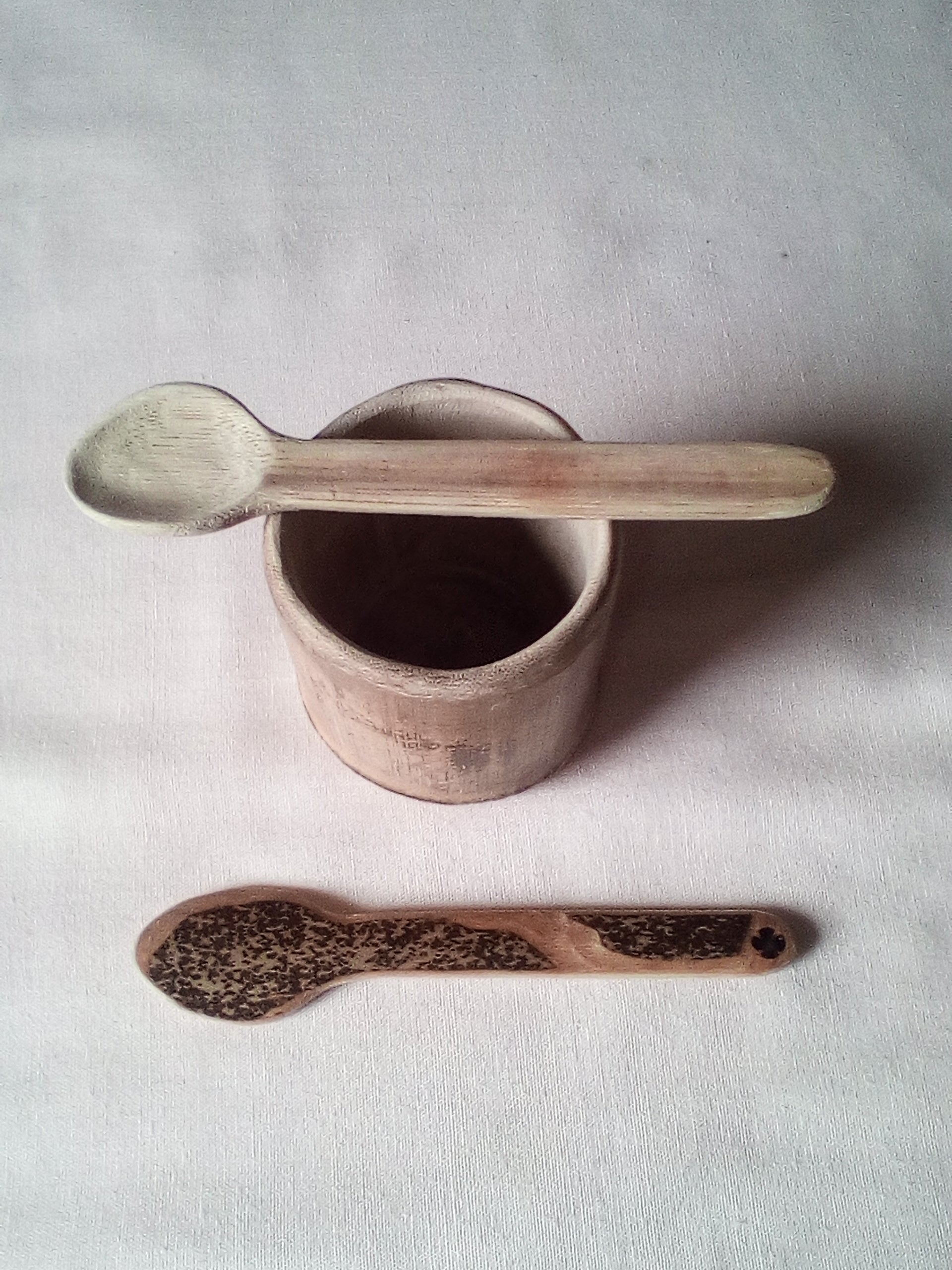 PETITE CUILLERE EN BAMBOU NOIR ARTISANALE 12-13 cm estampille en croix