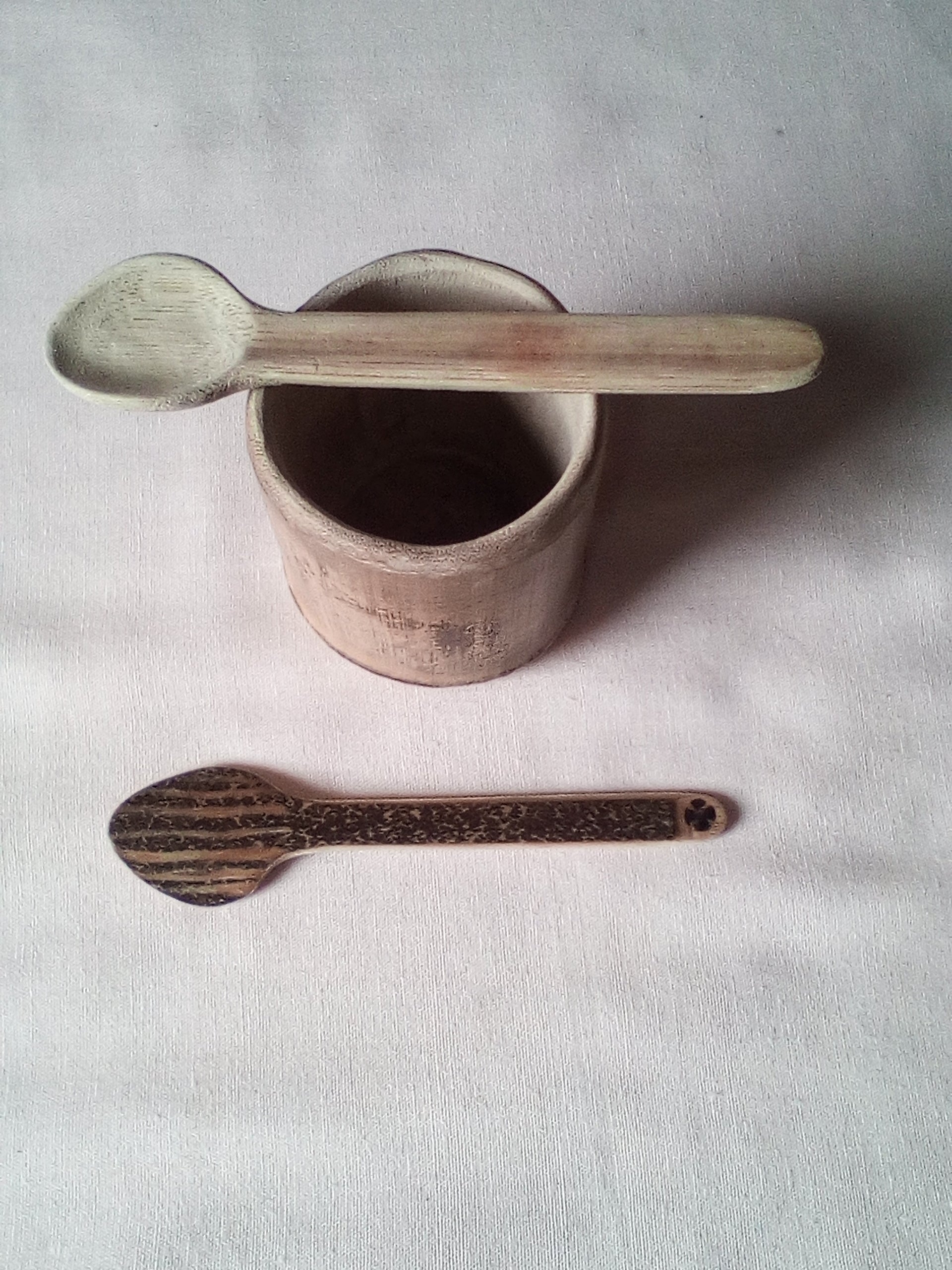 PETITE CUILLERE EN BAMBOU NOIR ARTISANALE 12-13 cm estampille en croix