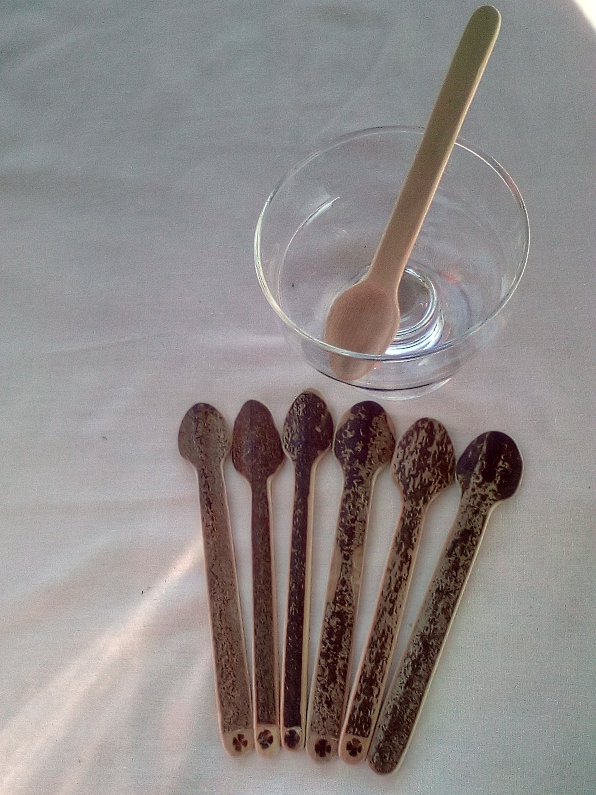 PETITES CUILLERES EN BAMBOU NOIR OU VERT ARTISANALE 14-15 cm