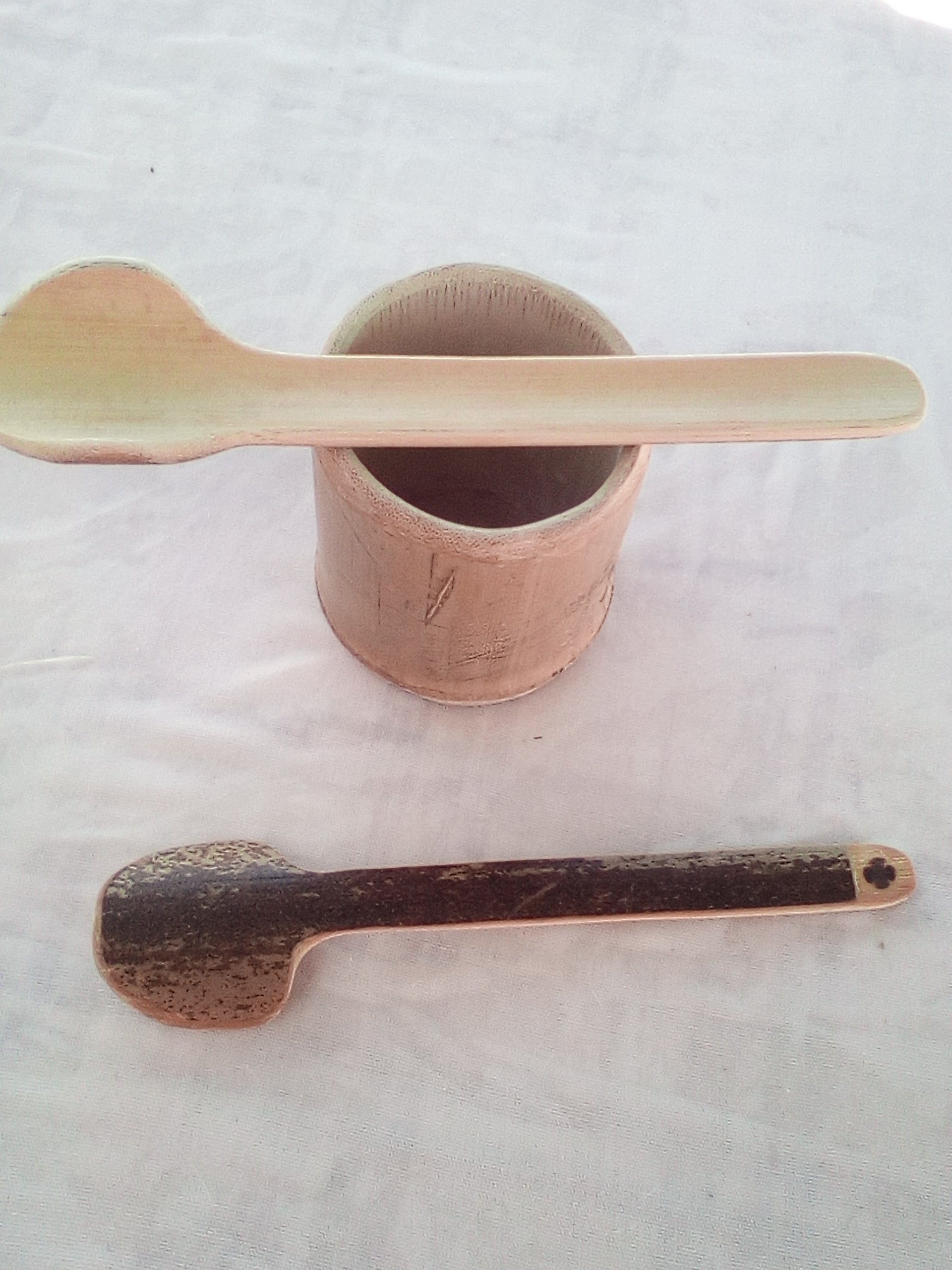 CUILLERES A TOUILLER EN BAMBOU noir ou vert artisanales de 16 cm