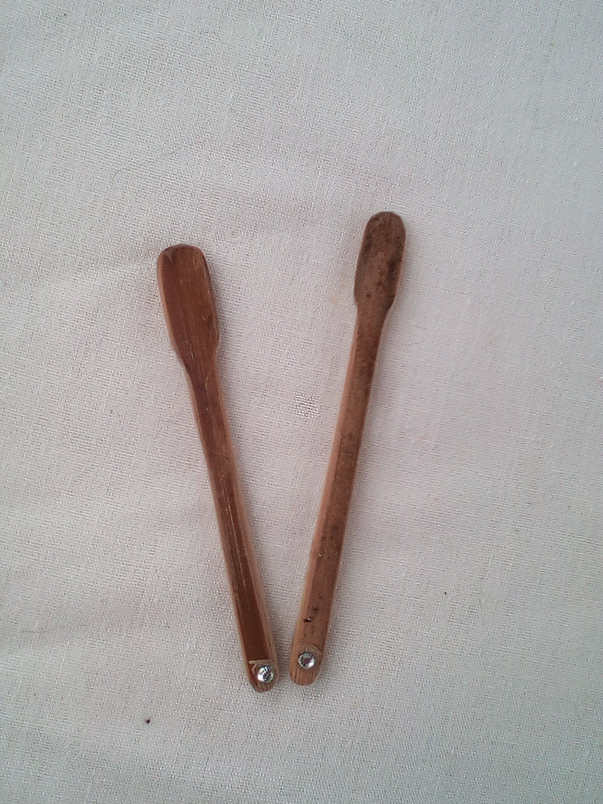 TOUILLEUR EN BAMBOU NOIR OU VERT ARTISANAL de 9-10 cm