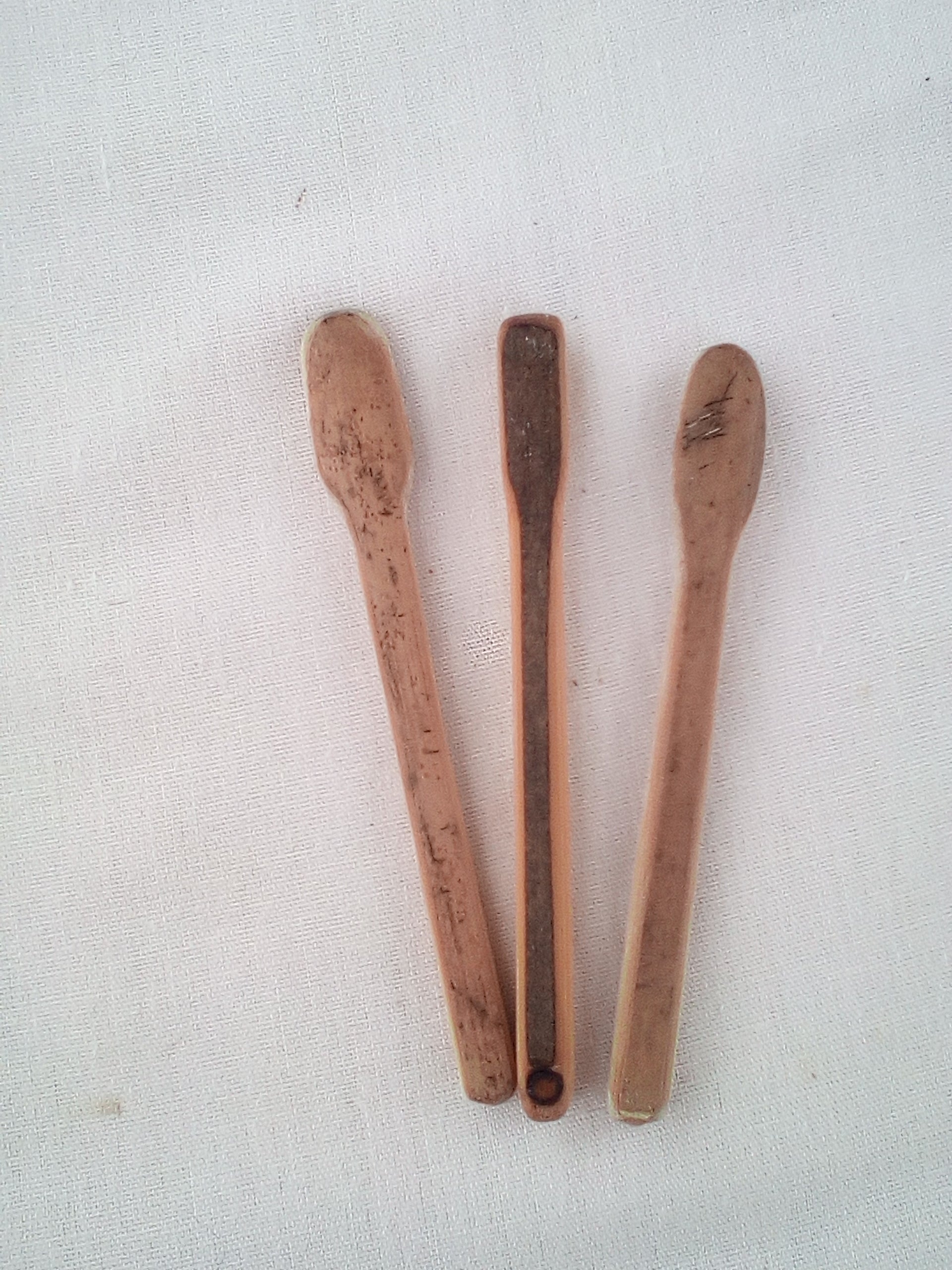 TOUILLEUR EN BAMBOU NOIR OU VERT ARTISANAL de 10-11 cm