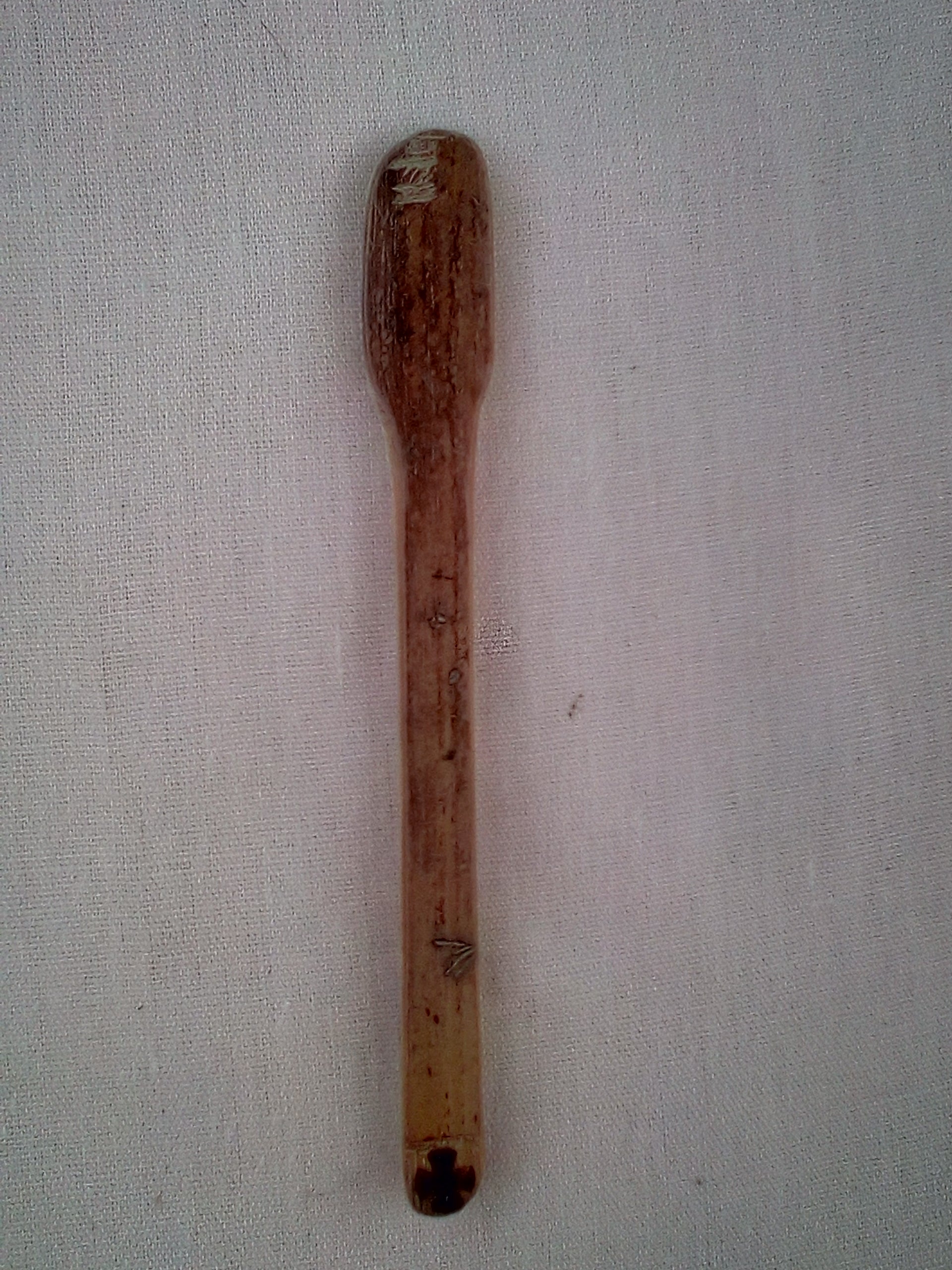 TOUILLEUR EN BAMBOU NOIR OU VERT ARTISANAL de 10-11 cm