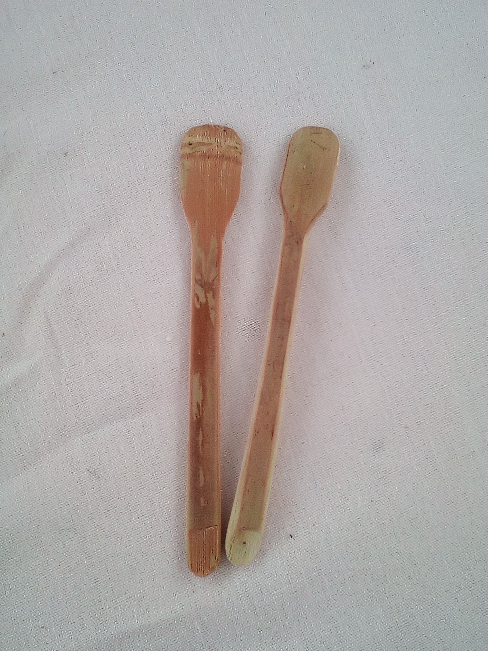 TOUILLEUR EN BAMBOU NOIR OU VERT ARTISANAL de 11-12 cm