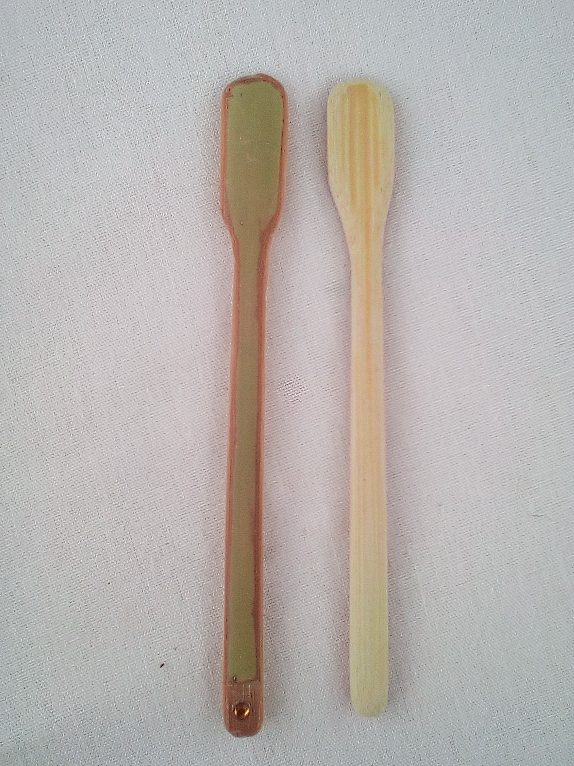 TOUILLEUR EN BAMBOU NOIR OU VERT ARTISANAL de 12-13 cm