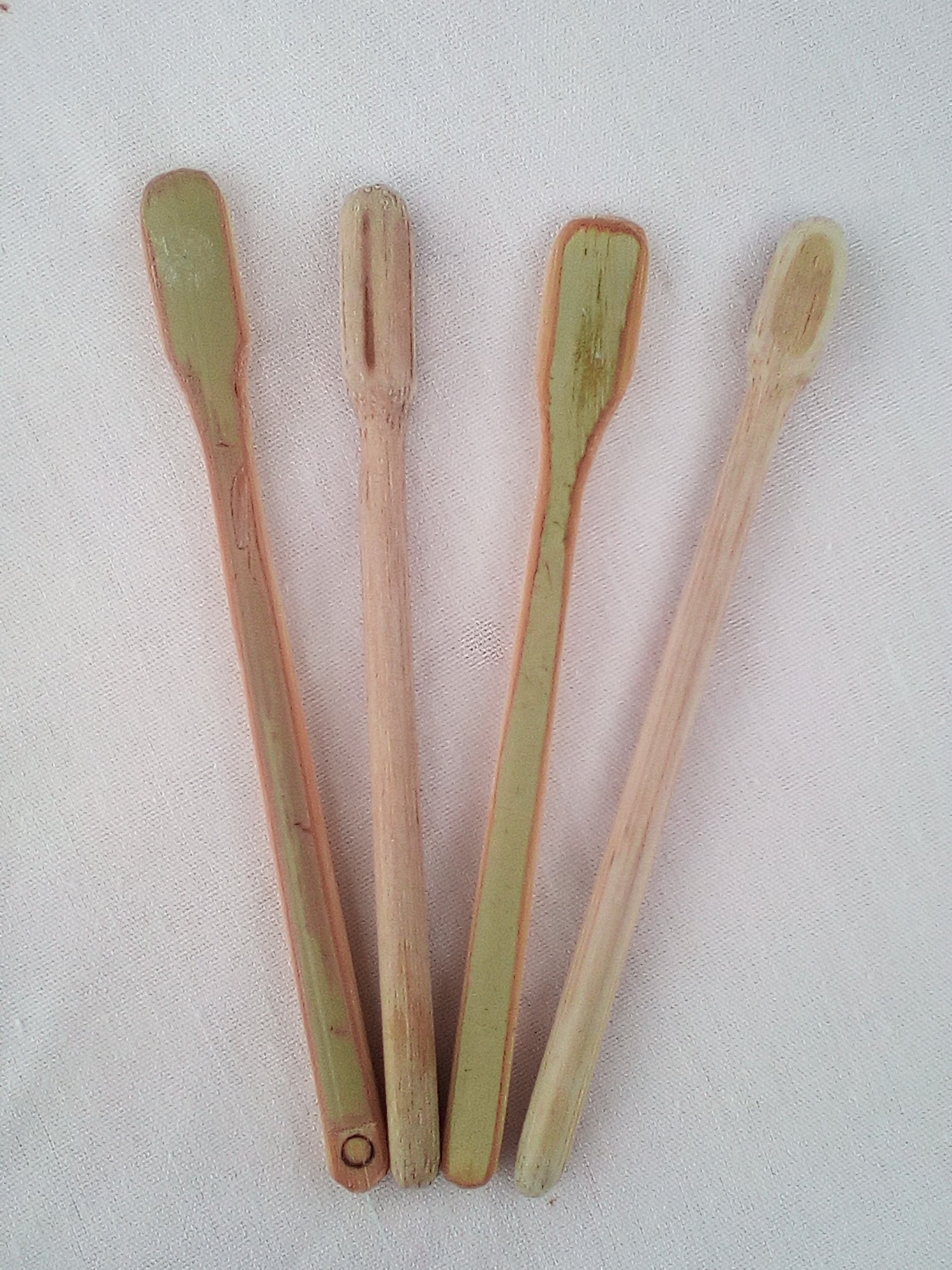 TOUILLEUR EN BAMBOU NOIR OU VERT ARTISANAL de 12-13 cm