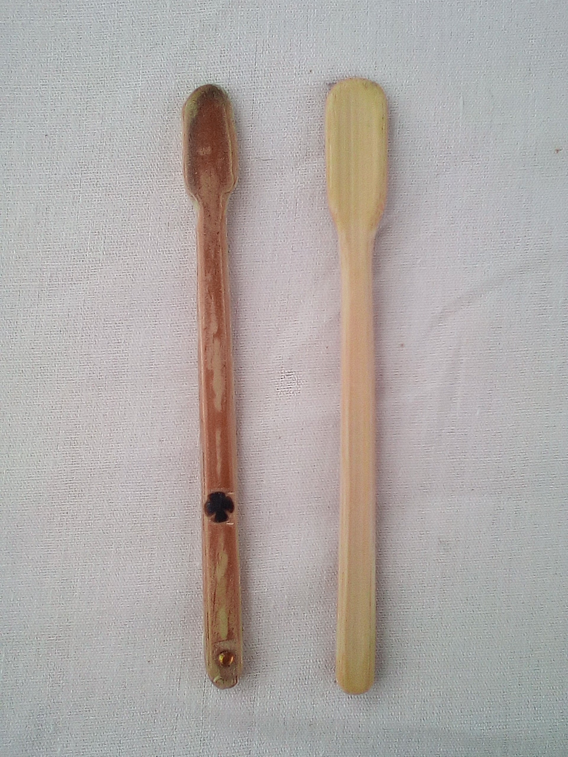 TOUILLEUR EN BAMBOU NOIR OU VERT ARTISANAL de 12-13 cm