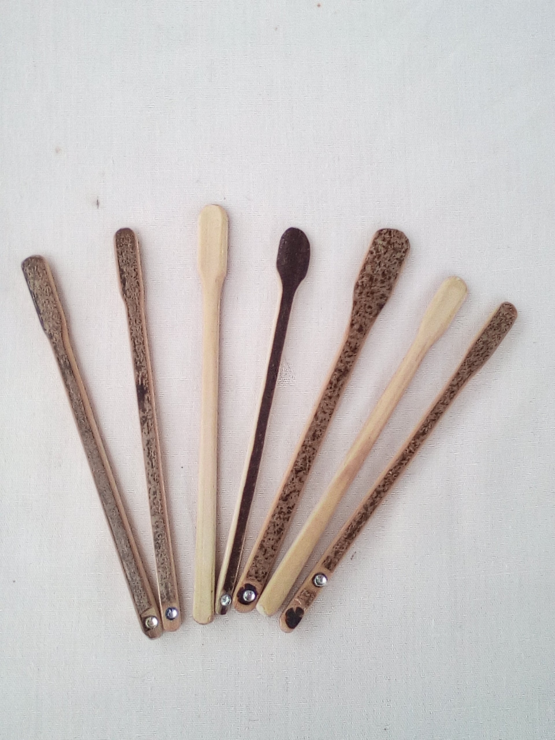 TOUILLEUR EN BAMBOU NOIR OU VERT ARTISANAL de 12-13 cm