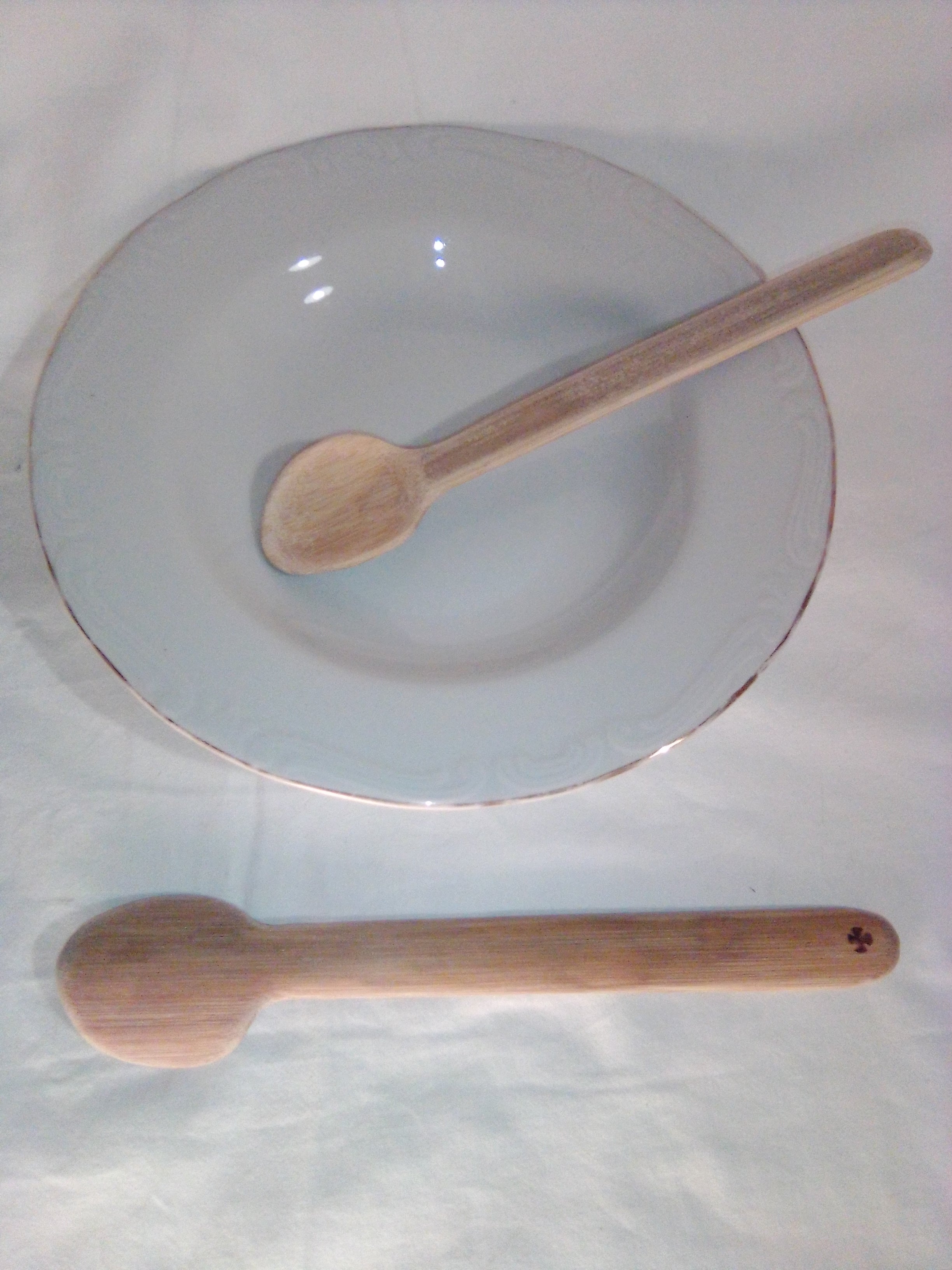 CUILLERE A SOUPE ARTISANALE EN BAMBOU noir ou vert  de 20 cm