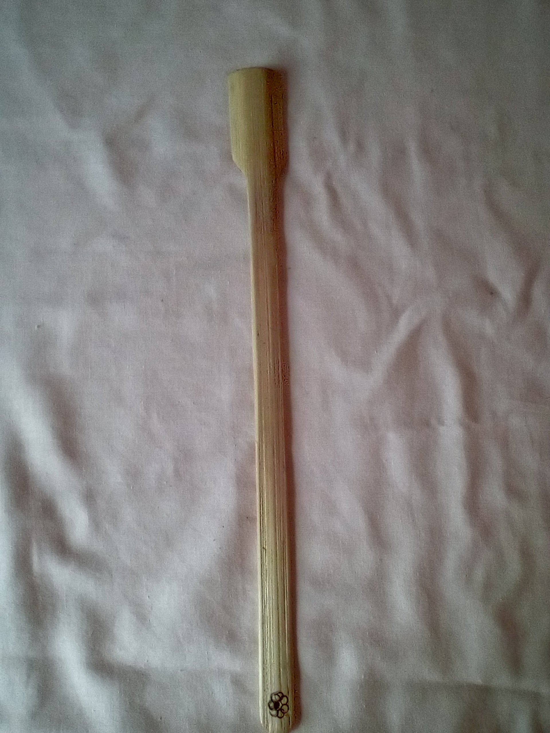 Longue spatule en bambou artisanale pelee de 33 cm