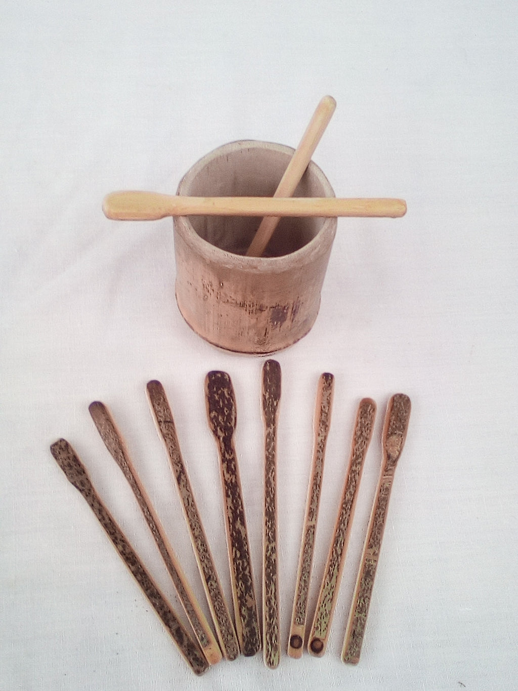 Petit touiller en bambou noir artisanal 10-11 cm 