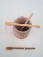 Petit touilleur en bambou noir artisanal 10-11 cm orné d'un strass blanc