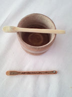 Petit touilleur en bamou noir artisanal 8-9 cm orné d'un strass vert clair