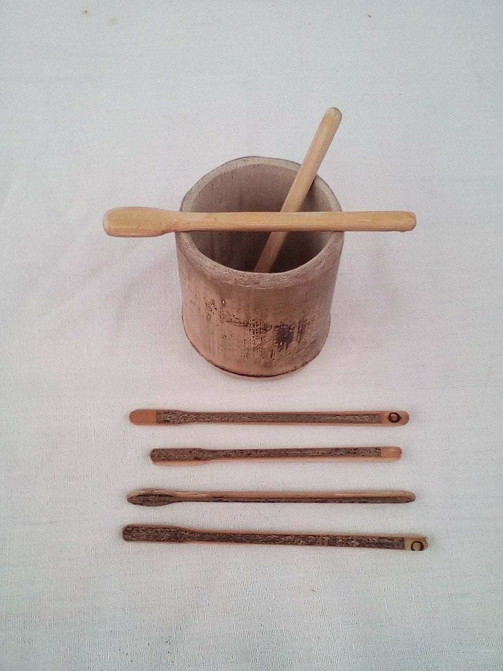 Petit touilleur fin en bambou noir artisanal 10-11 cm