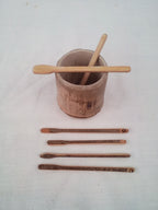 Petit touilleur fin en bambou noir artisanal 10-11 cm