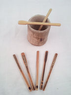 Petit touilleur spatule en bambou noir artisanal 10-11 cm