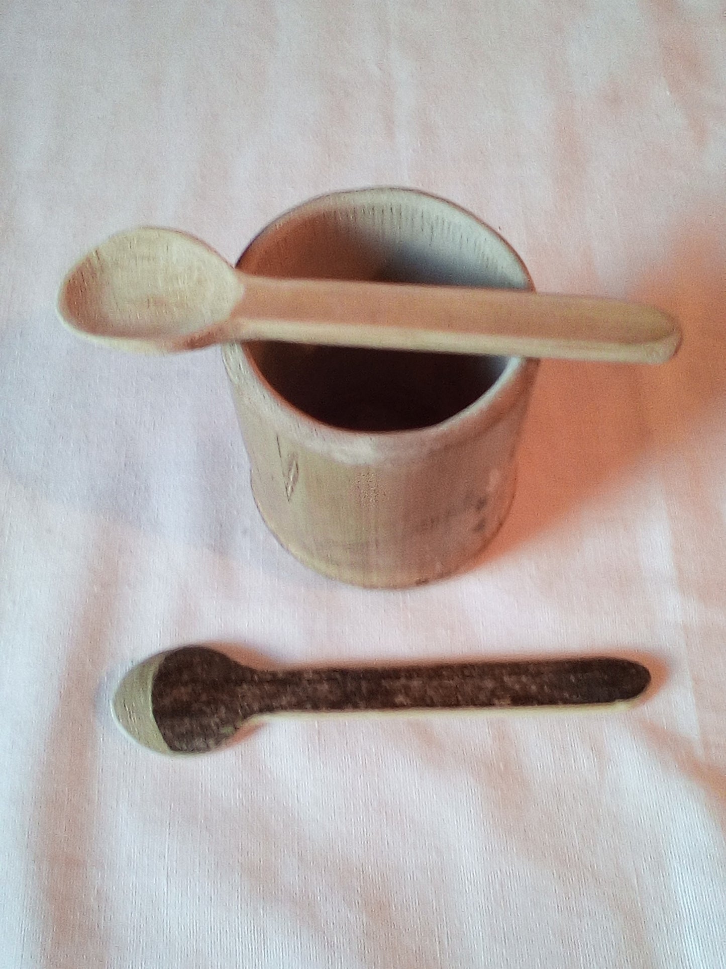 PETITES CUILLERES EN BAMBOU NOIR OU VERT ARTISANALES 11-12 cm