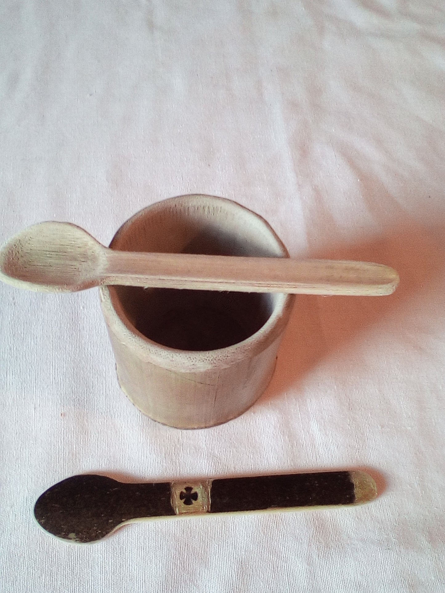 Petite cuillère e bambou noir artisanale 10-11 cm estampillée de la croix