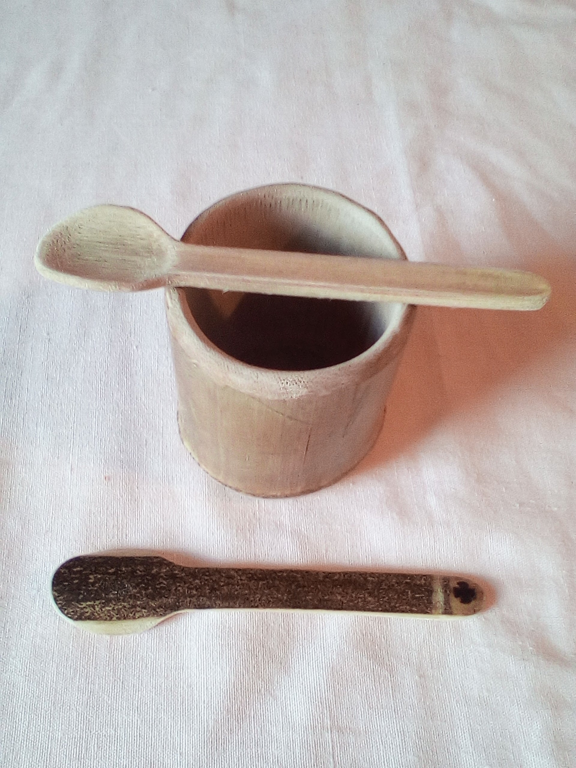 Petite cuillère en bambou noir artisanale 10- 11 cm estampillée d' une croix