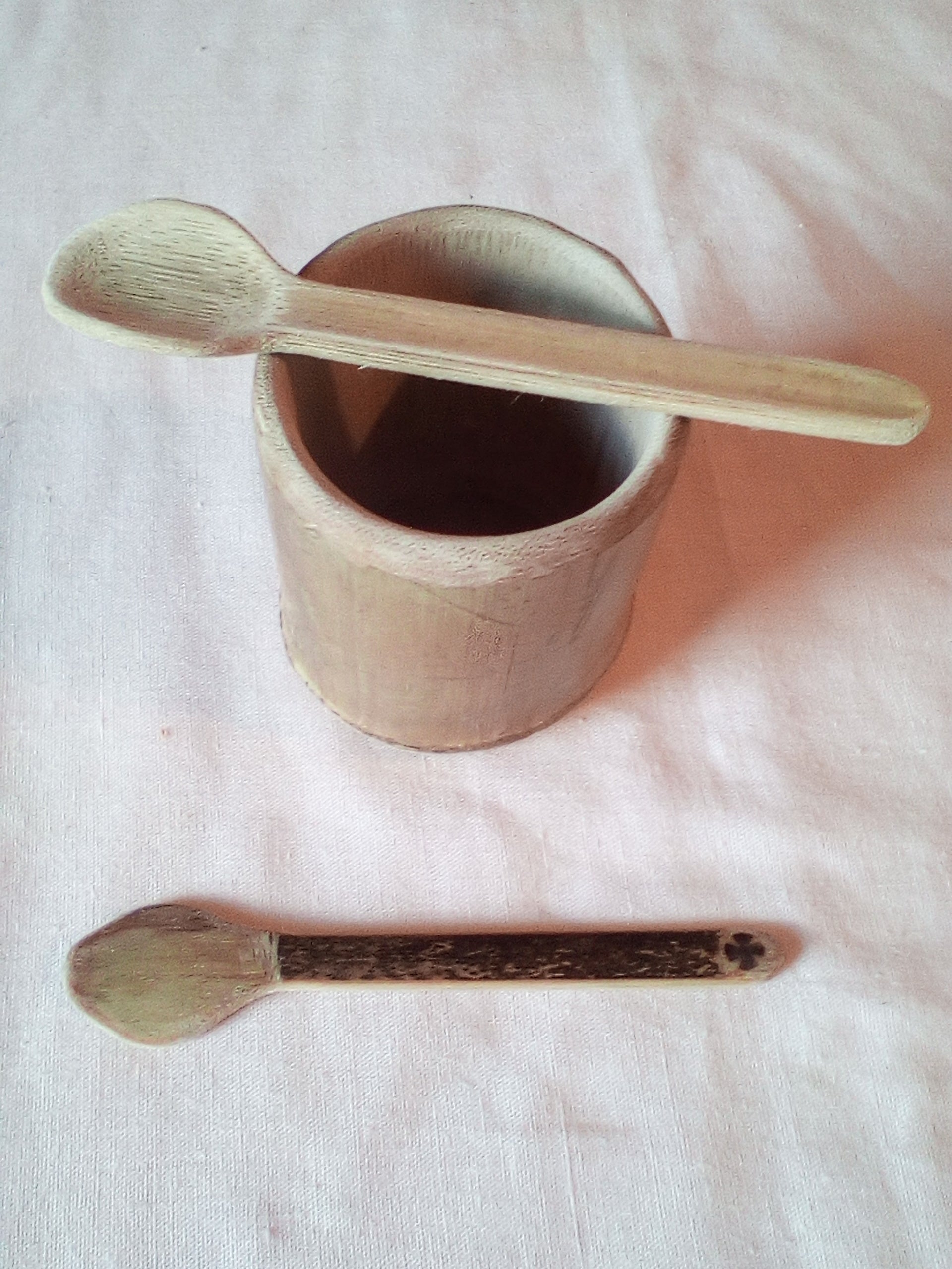 Petite cuillère en bambou noir artisanale 11 -12 cm estampille en croix originale