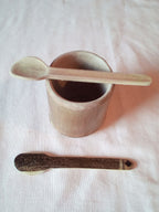 Petite cuillère en bambou noir artisanale  11 cm estampillée d' une croix