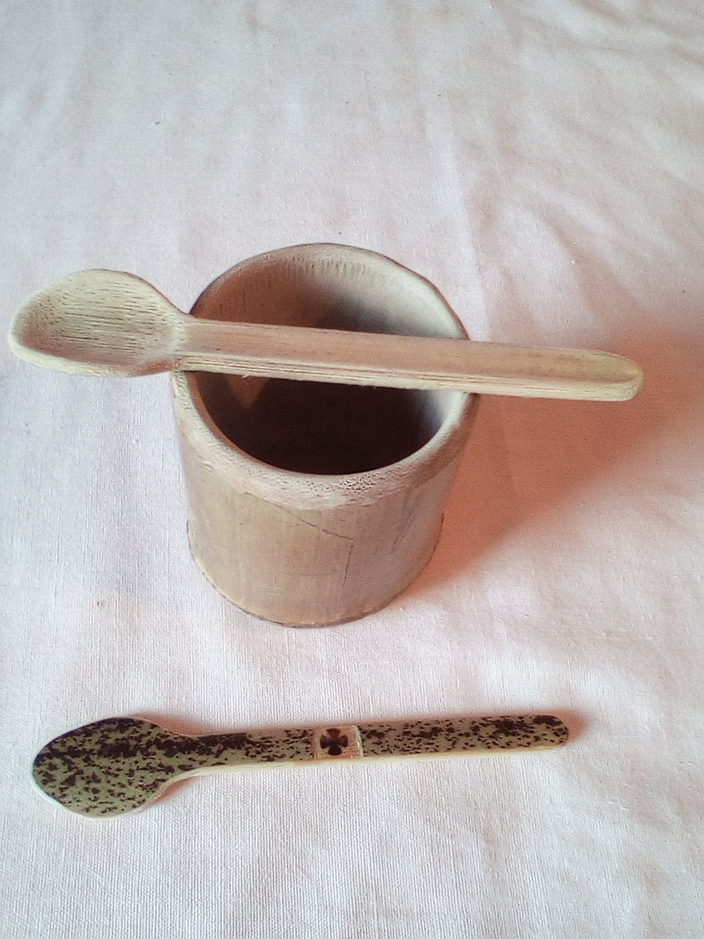 Petite cuillère en bambou noir artisanale 11 cm estampille croix