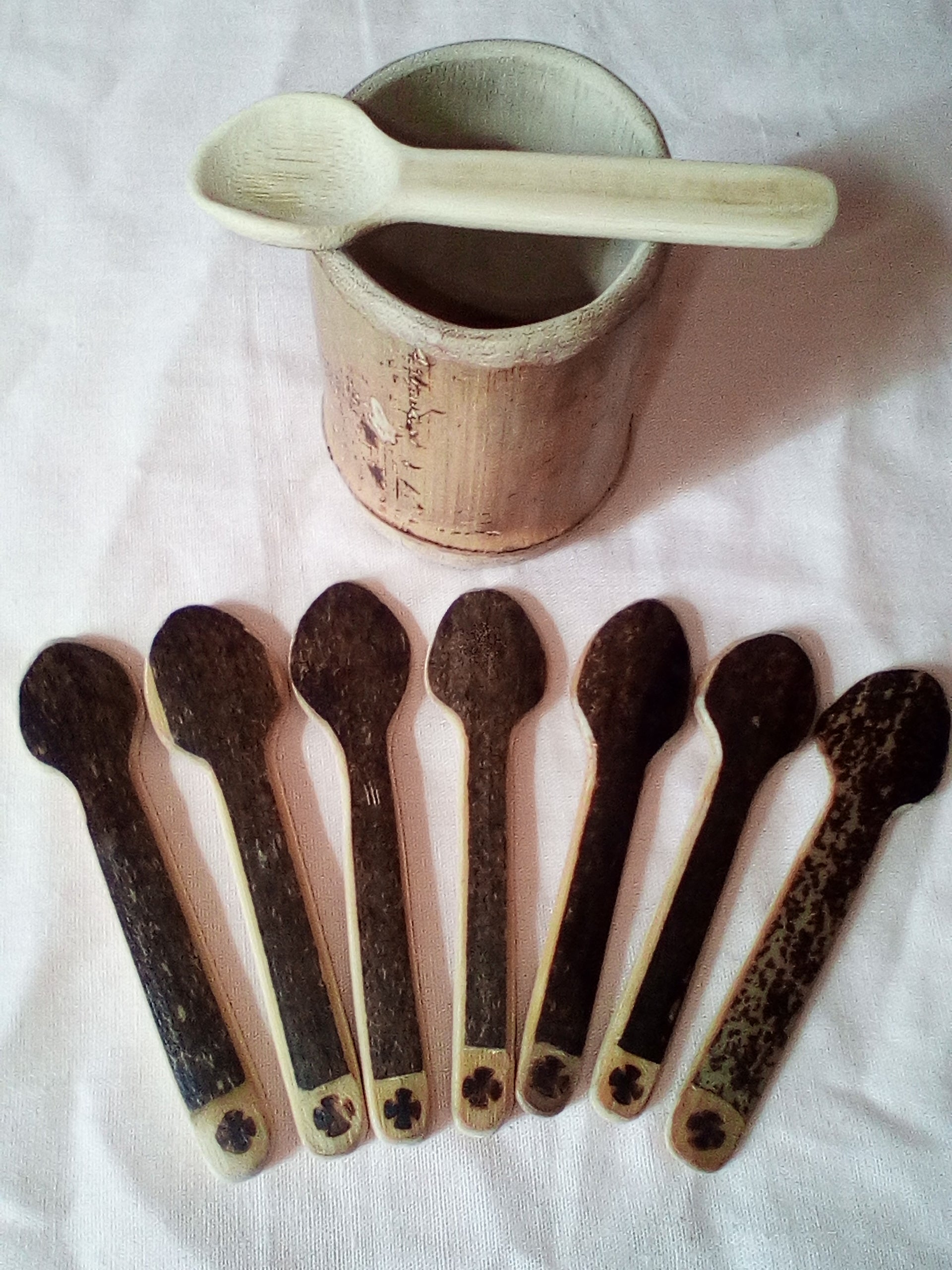 cuillère en bambou noir artisanale 9-10 cm estampille croix