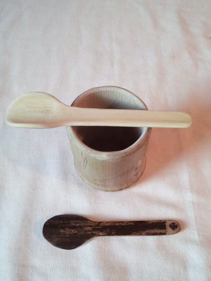 Petite cuillère en bambou noir artisanale 10-1 cm estampillée de la croix