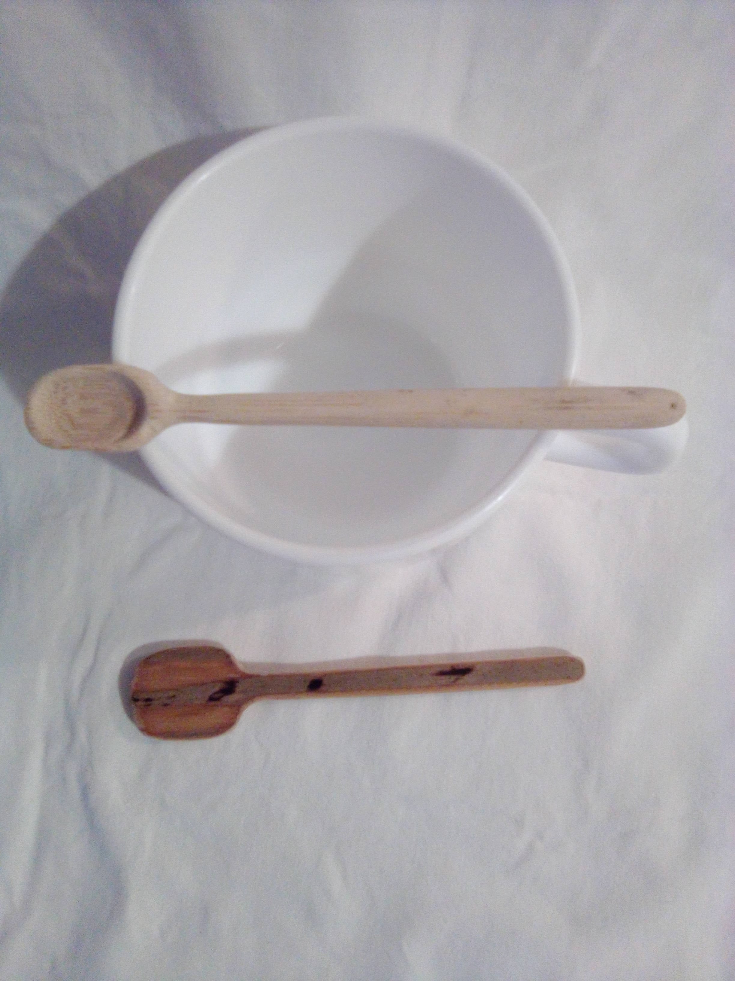 Petite cuillère en bambou vert de 11 cm carrée naturelement dessinée
