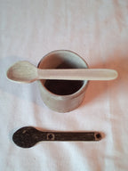 petite cuillère en bambou noir de 11 cm aux 2 coix