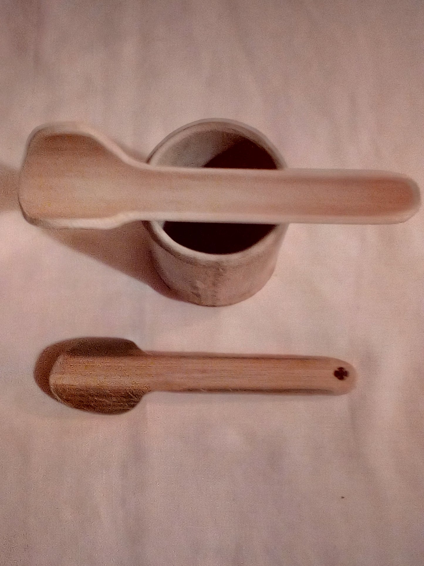 Petite cuillère en bambou noir artisanale 12-13 cm estampillée de la croix