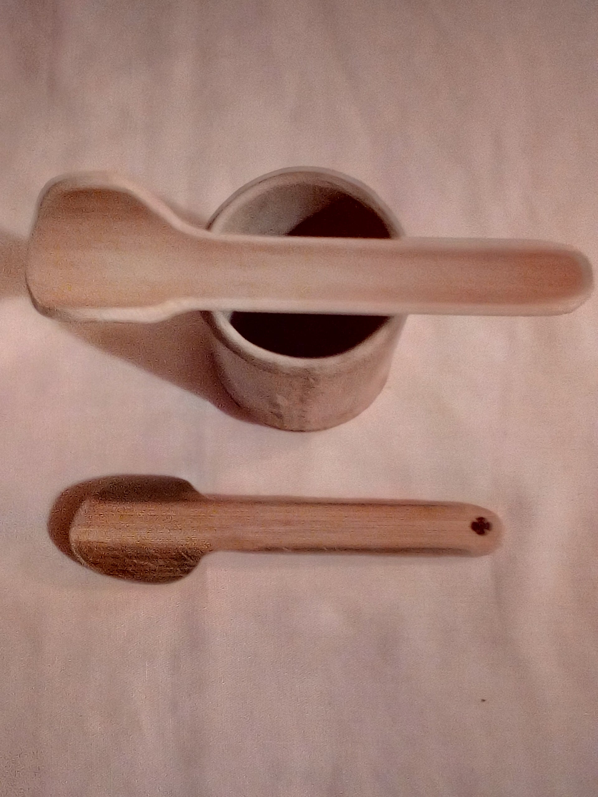 Petite cuillère en bambou noir artisanale 12-13 cm estampillée de la croix