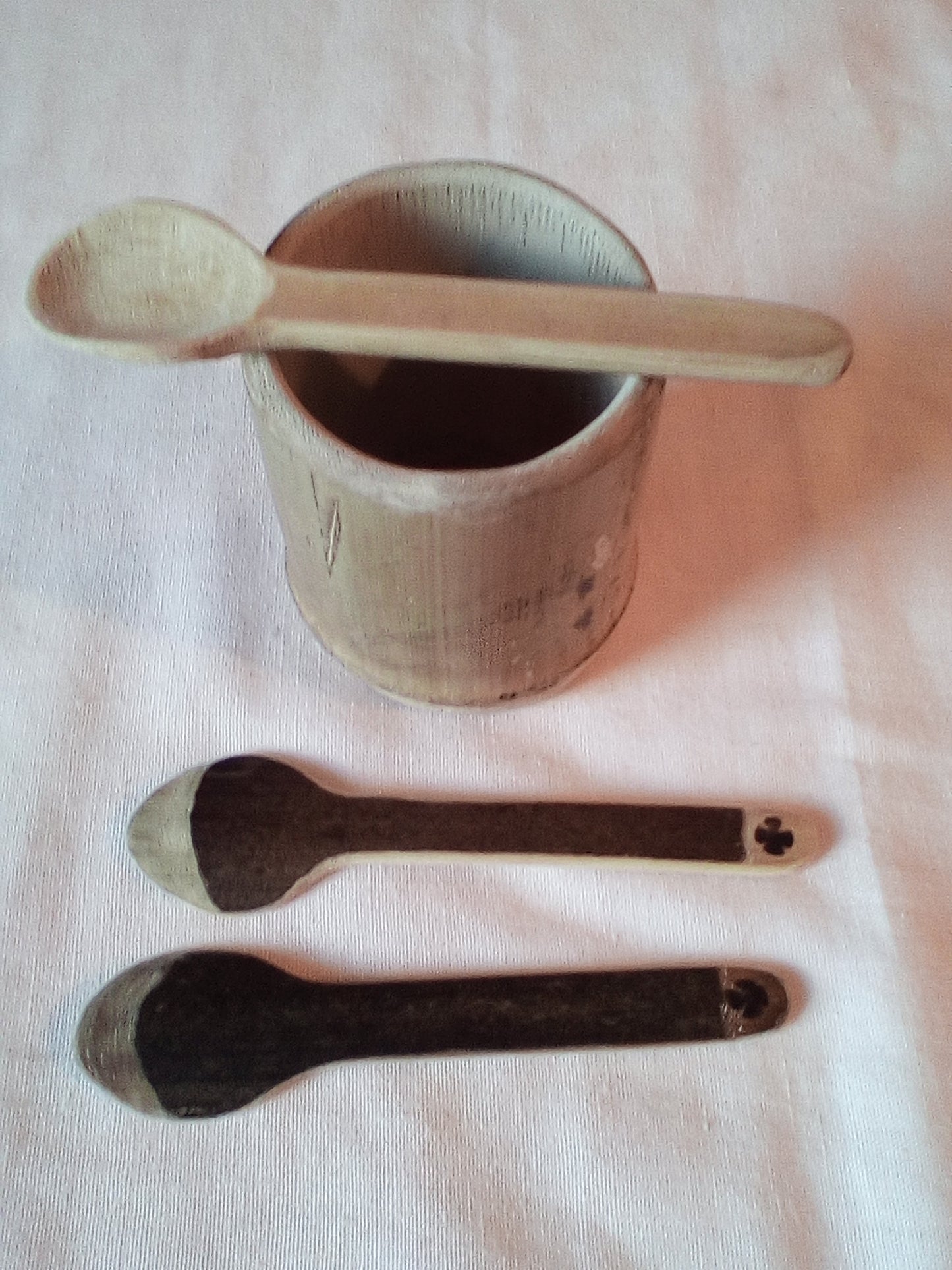 Petite cuillère en bambou noir artisanale 11-12 cm estampillée de le croix