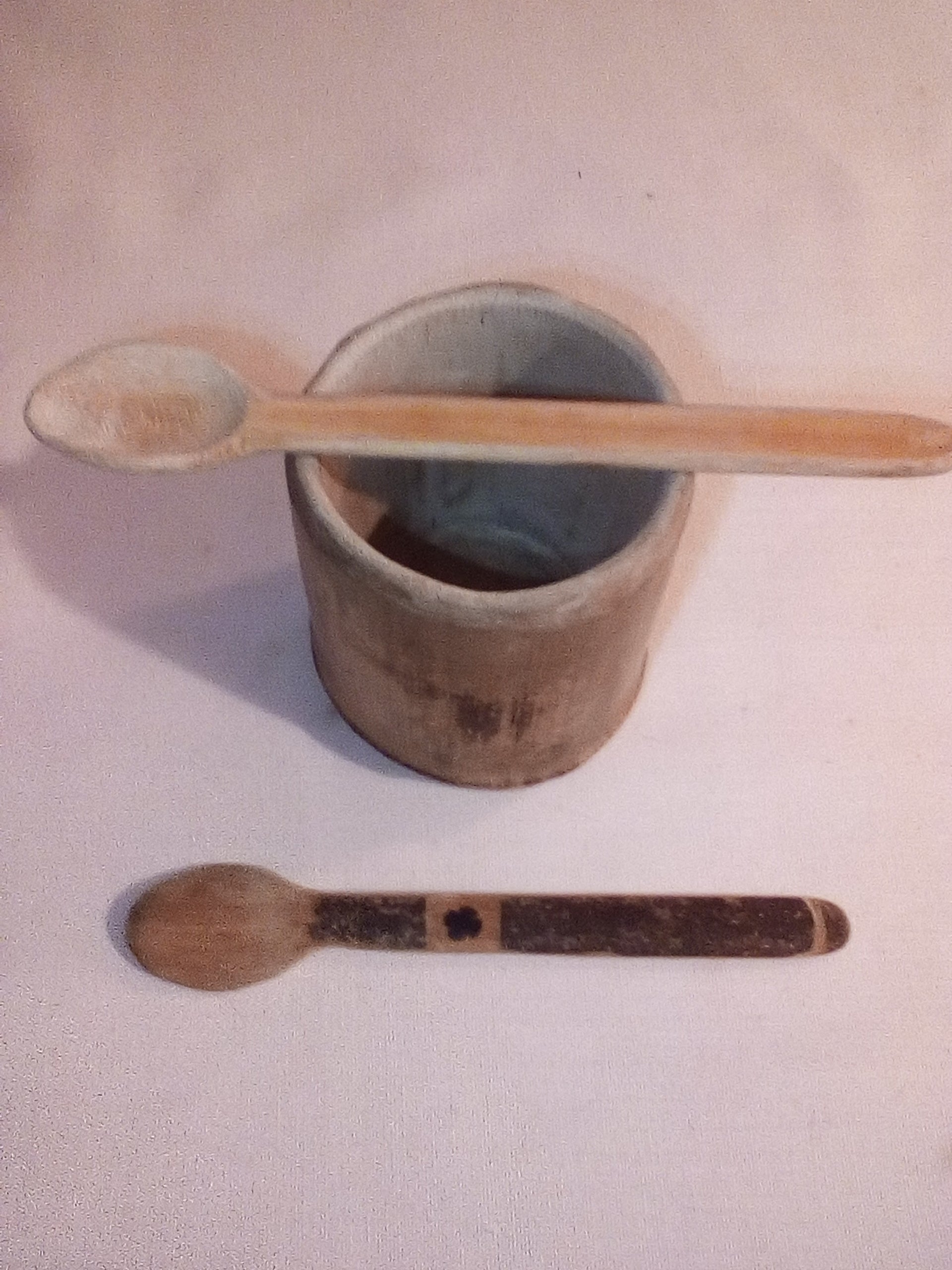 Petite cuillère en bambou noir artisanale 12-13 cm estampillée de la croix