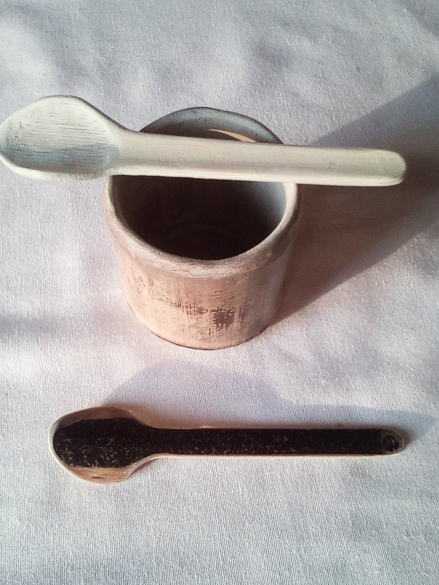 Petite cuillere en bambou noir estampillée 12-3 cm