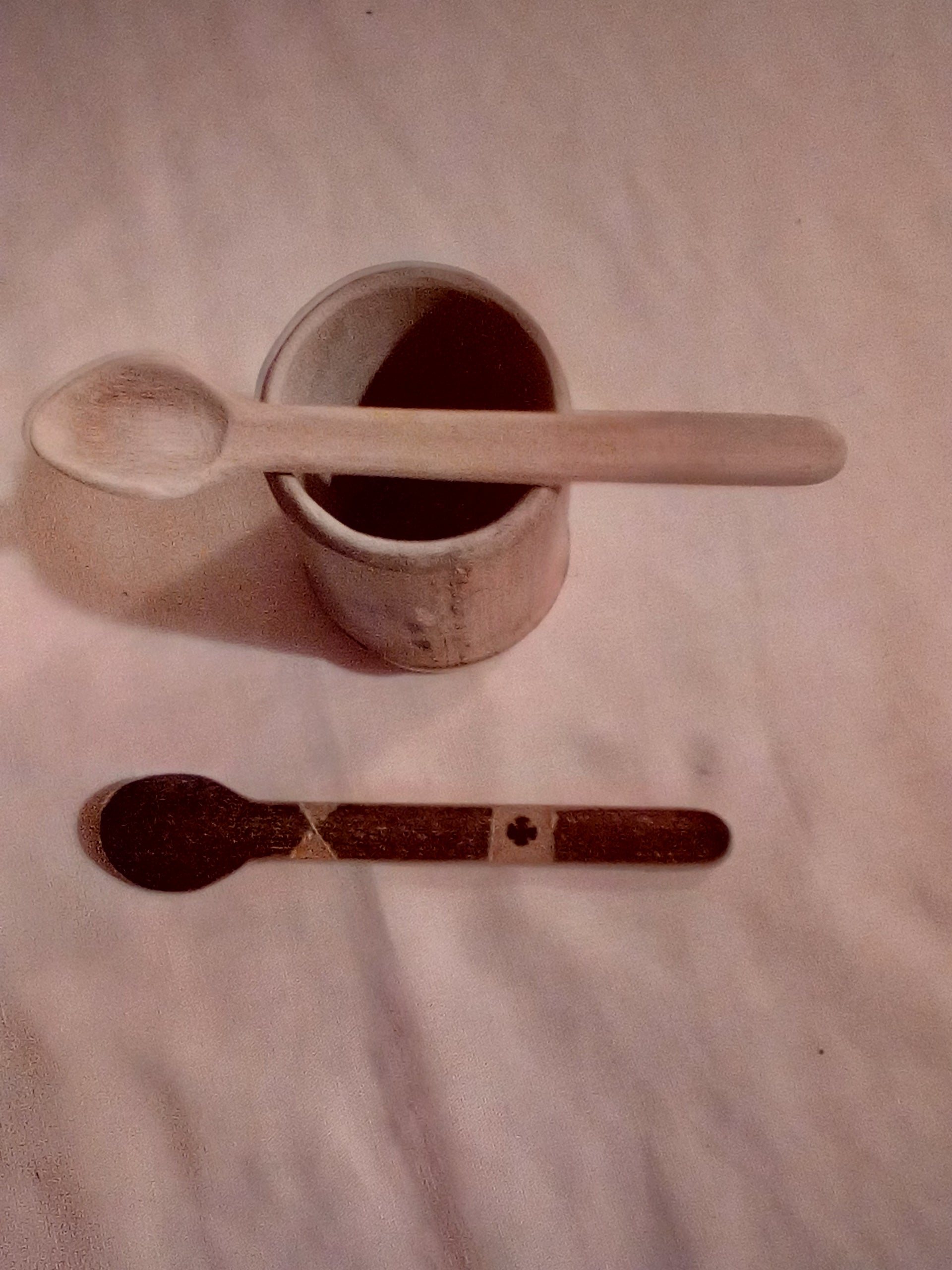 Petite cuillère en bambou noir artisanale 12-13 cm estampillée de la croix