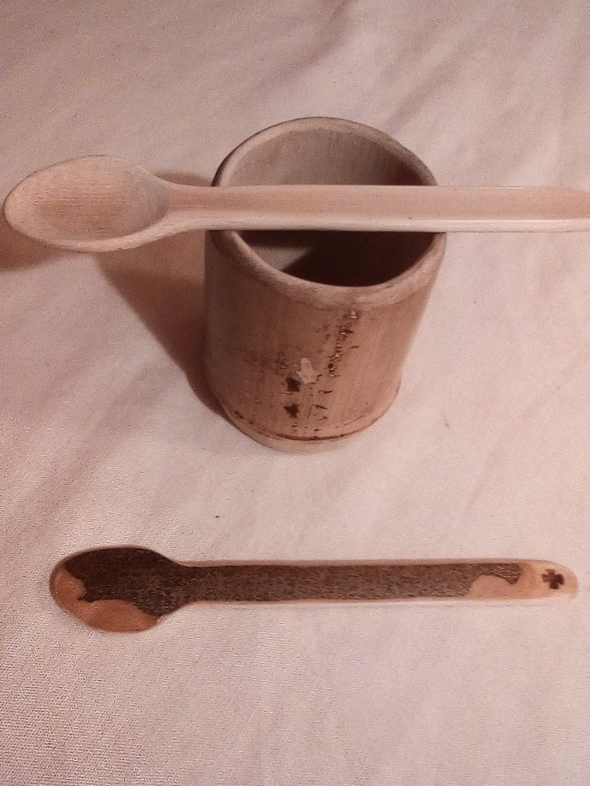 Petite cuillère en bambou noir artisanale 12-13 cm estampillée de la croix