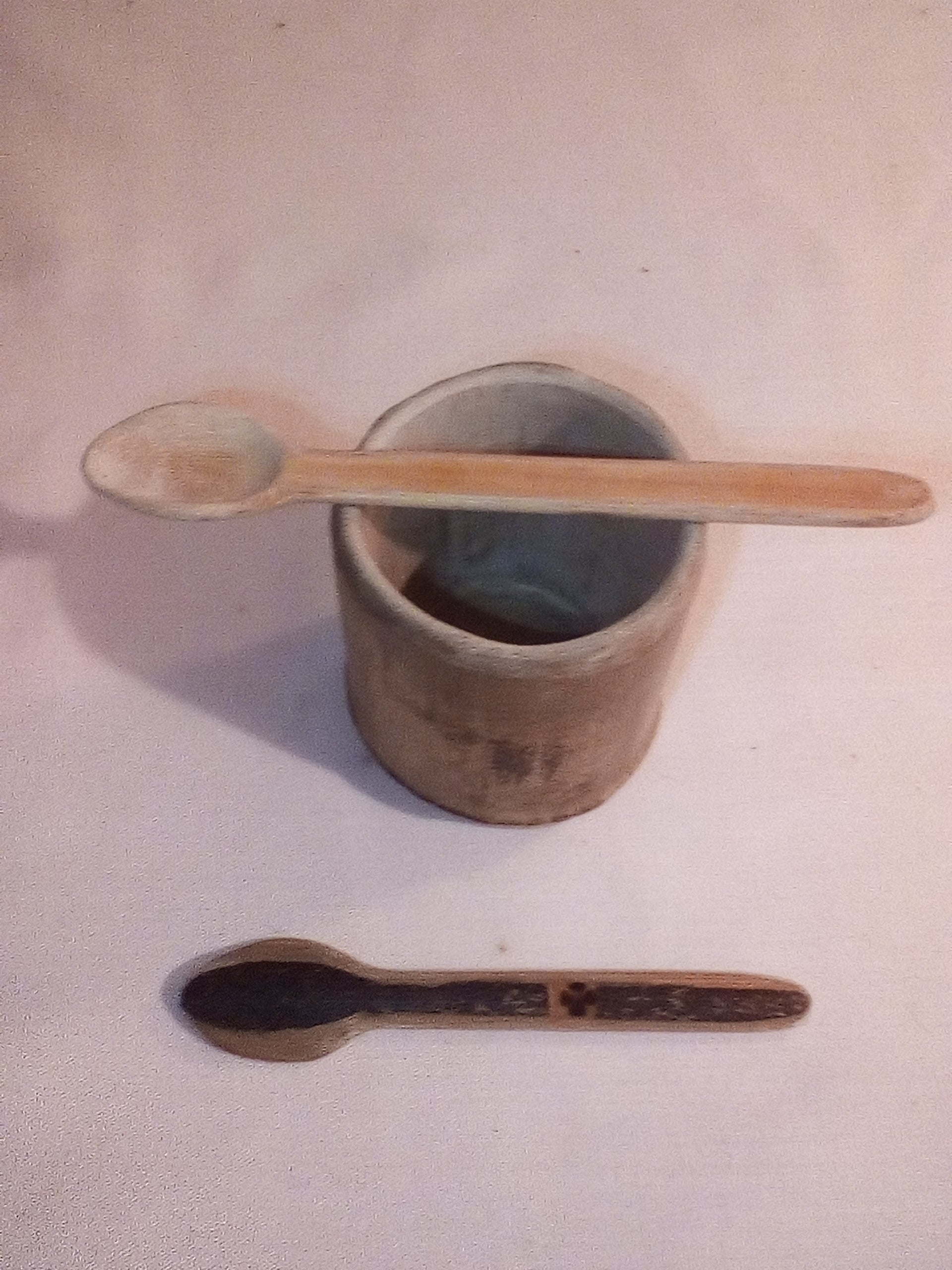 Petite cuillère en bambou noir artisanale 12-13 cm et son estampille en croix