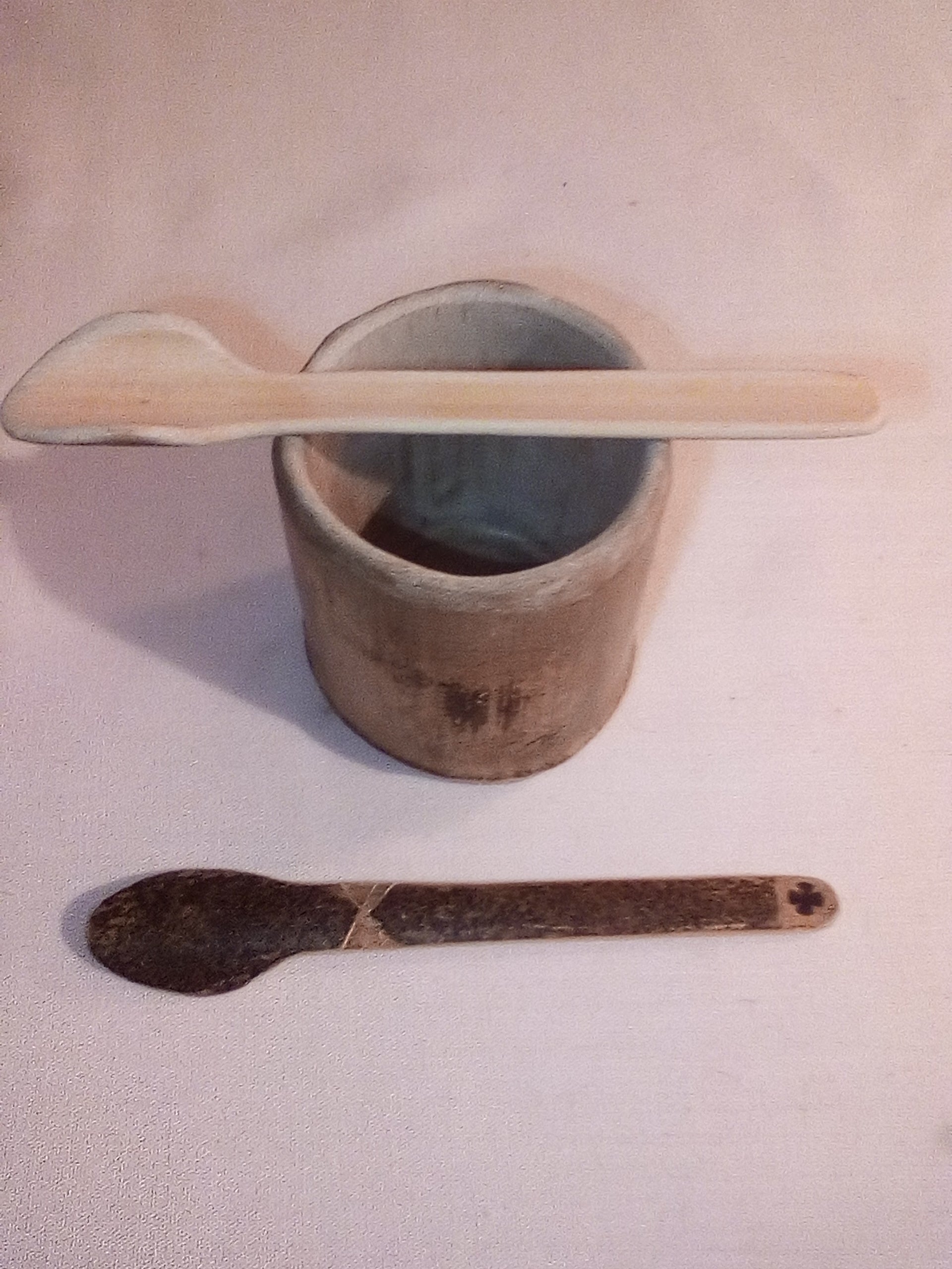 Petite cuillère en bambou noir artisanale 12-13 cm estampillée de la croix