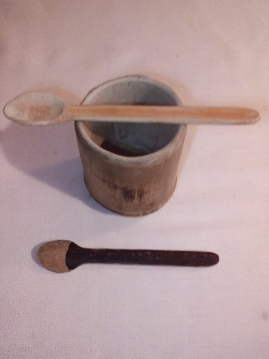 Petite cuillère en bambou noir artisanale 12-13 cm et son estampille en croix